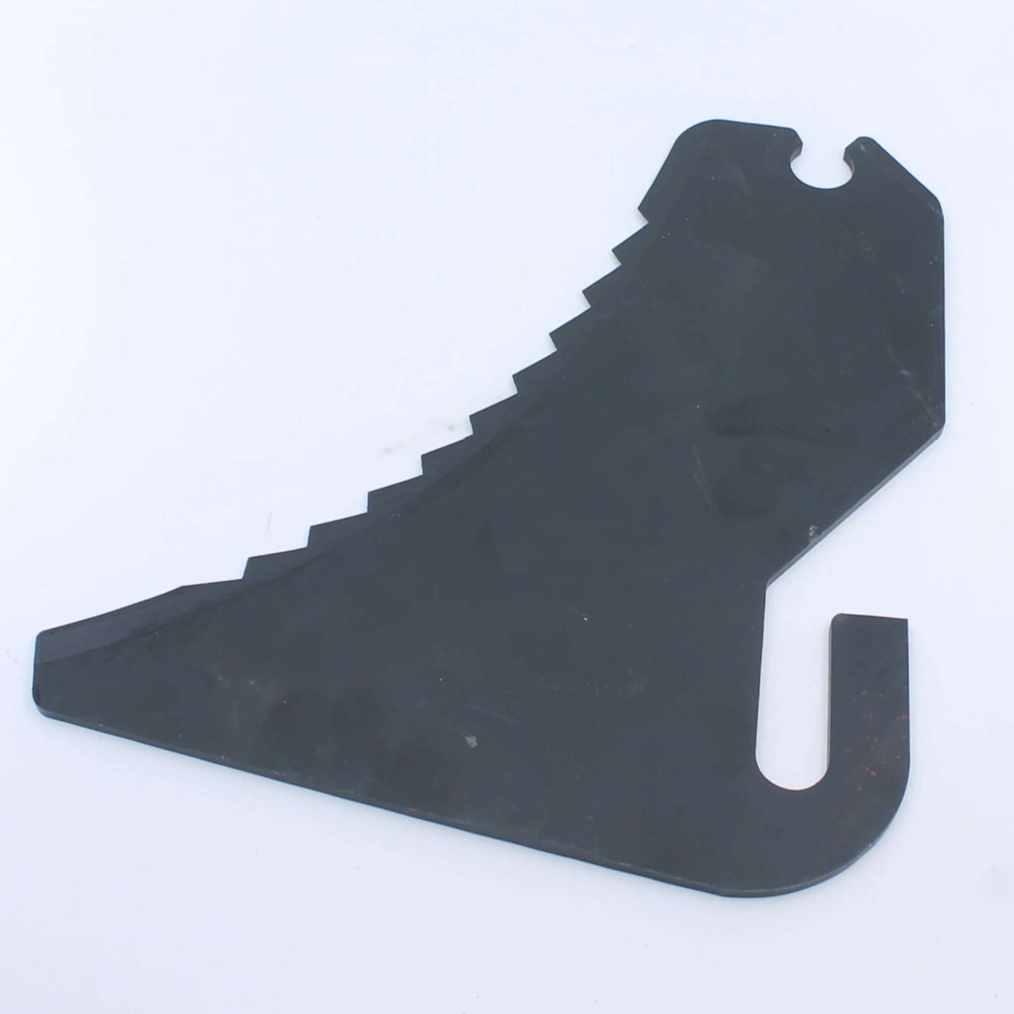 Cuchilla de corte dentada para rotoempacadora McHale. Recambio compatible con referencia CKN00014 para modelos Fusion y serie F5000.