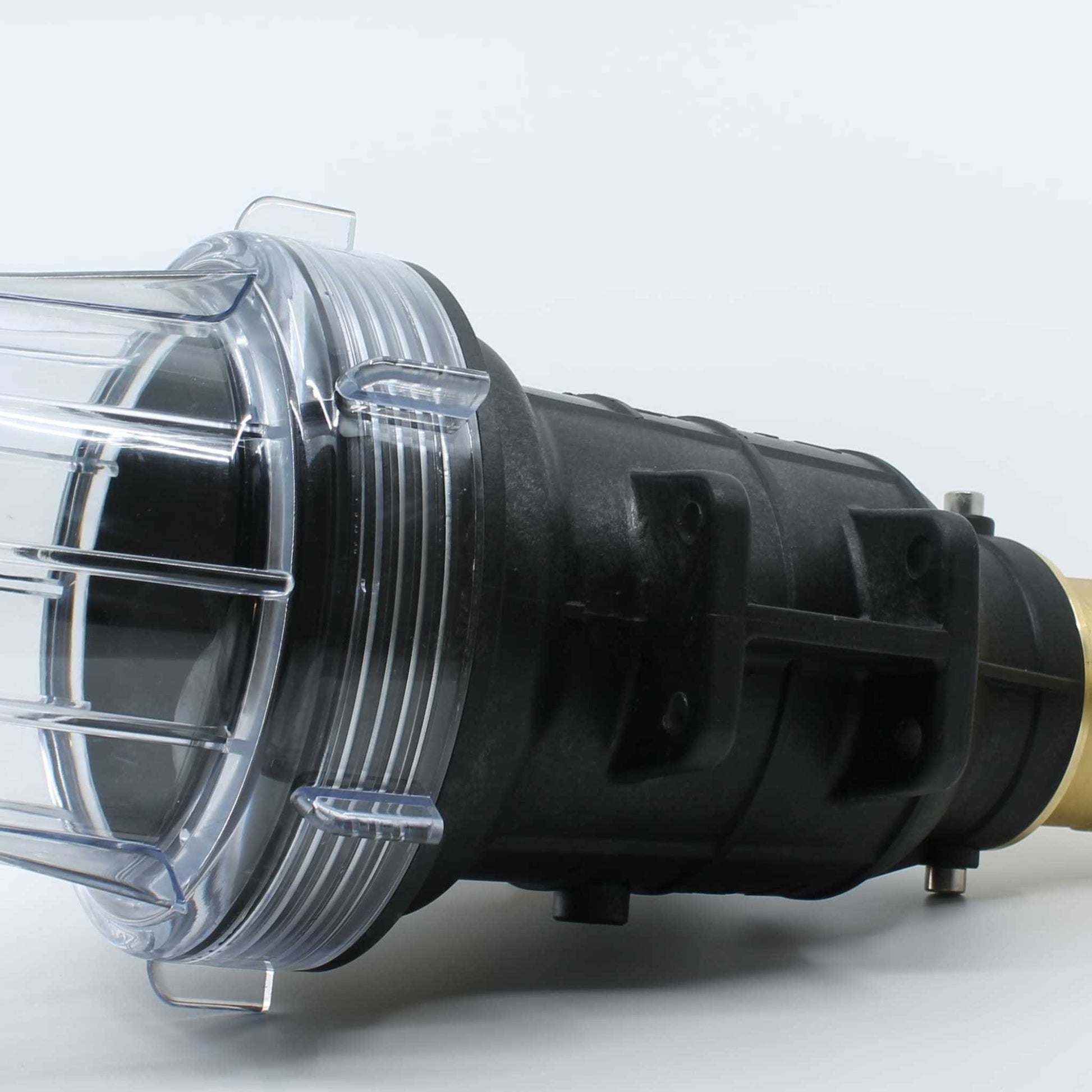 Decantador con sifón Riv de 80 mm de diámetro, utilizado como filtro de seguridad en la tubería de la cisterna de purín.
