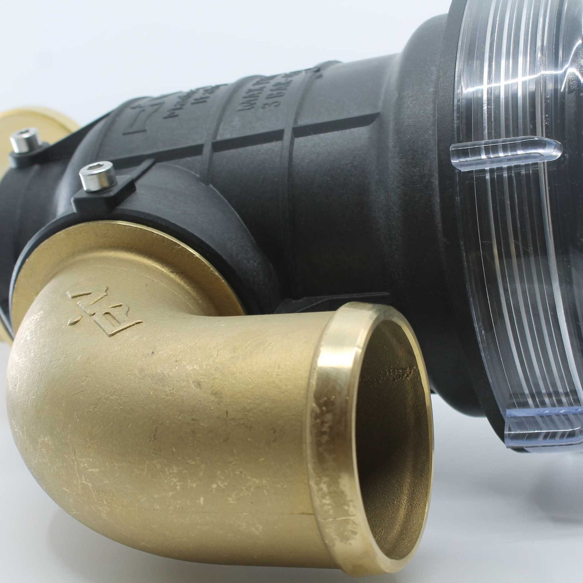 Decantador con sifón Riv de 80 mm de diámetro, utilizado como filtro de seguridad en la tubería de la cisterna de purín.