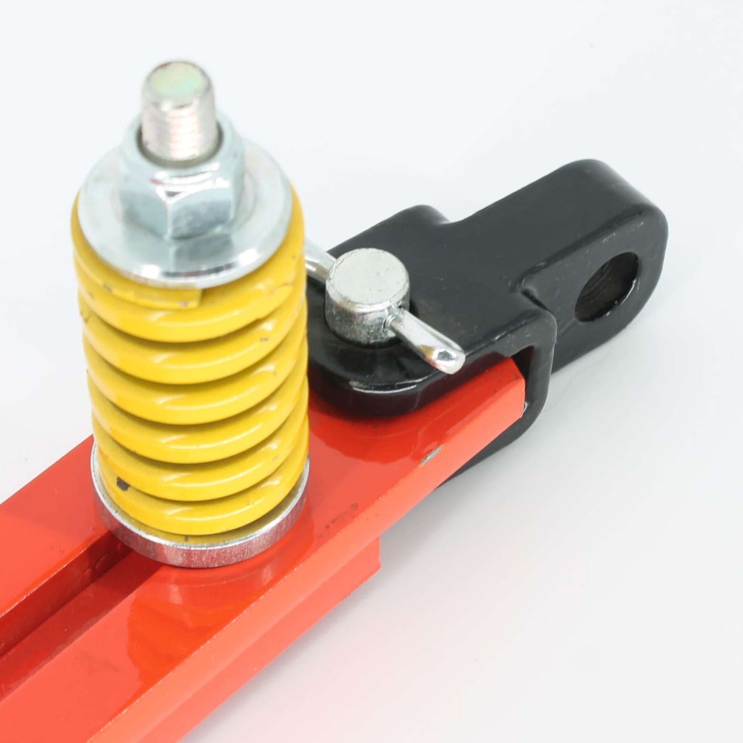 Disparador de seguridad original Gaspardo ref. 12218170 en posición 9 TAV 10. Fusible mecánico de acero rojo con extremos negros y muelle amarillo para modelos FBR Plus.