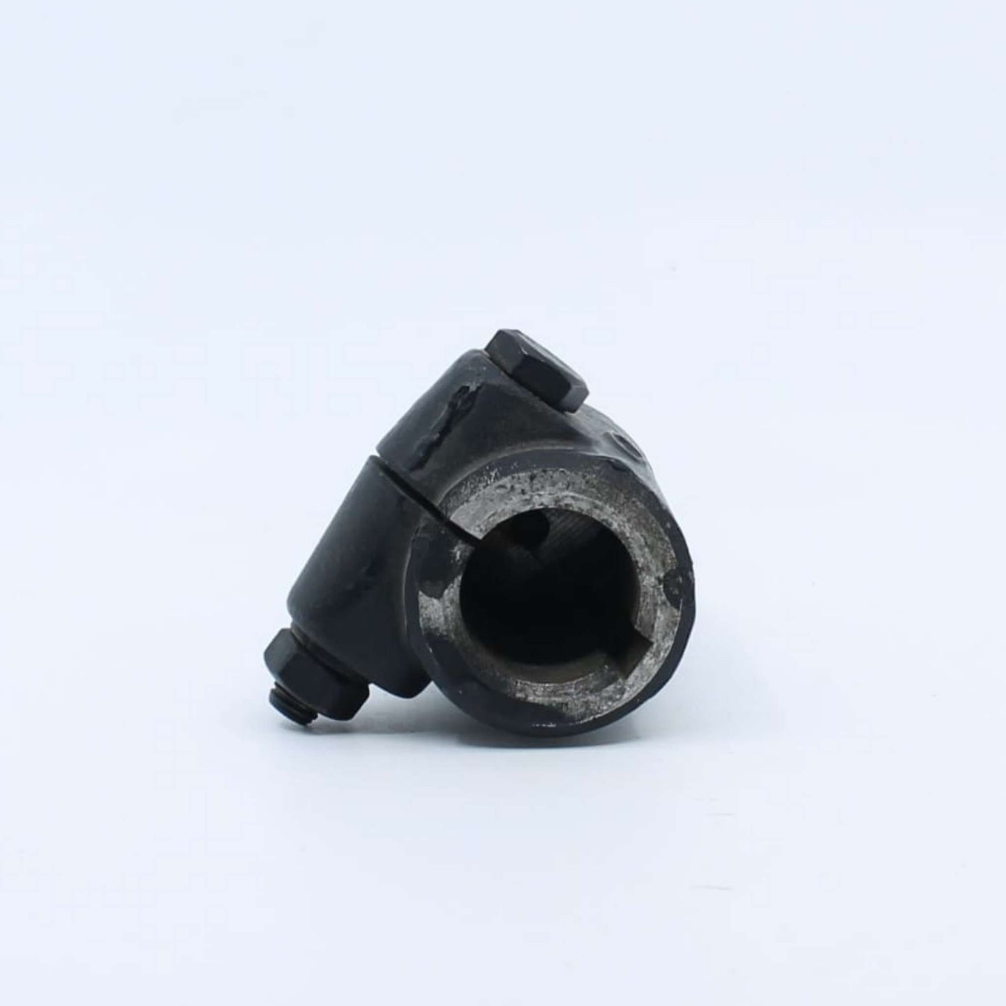 Eje estriado macho de 1 3/8 pulgadas Z6 con acoplamiento hembra circular de 30 mm y tornillo transversal para fijación de transmisiones.