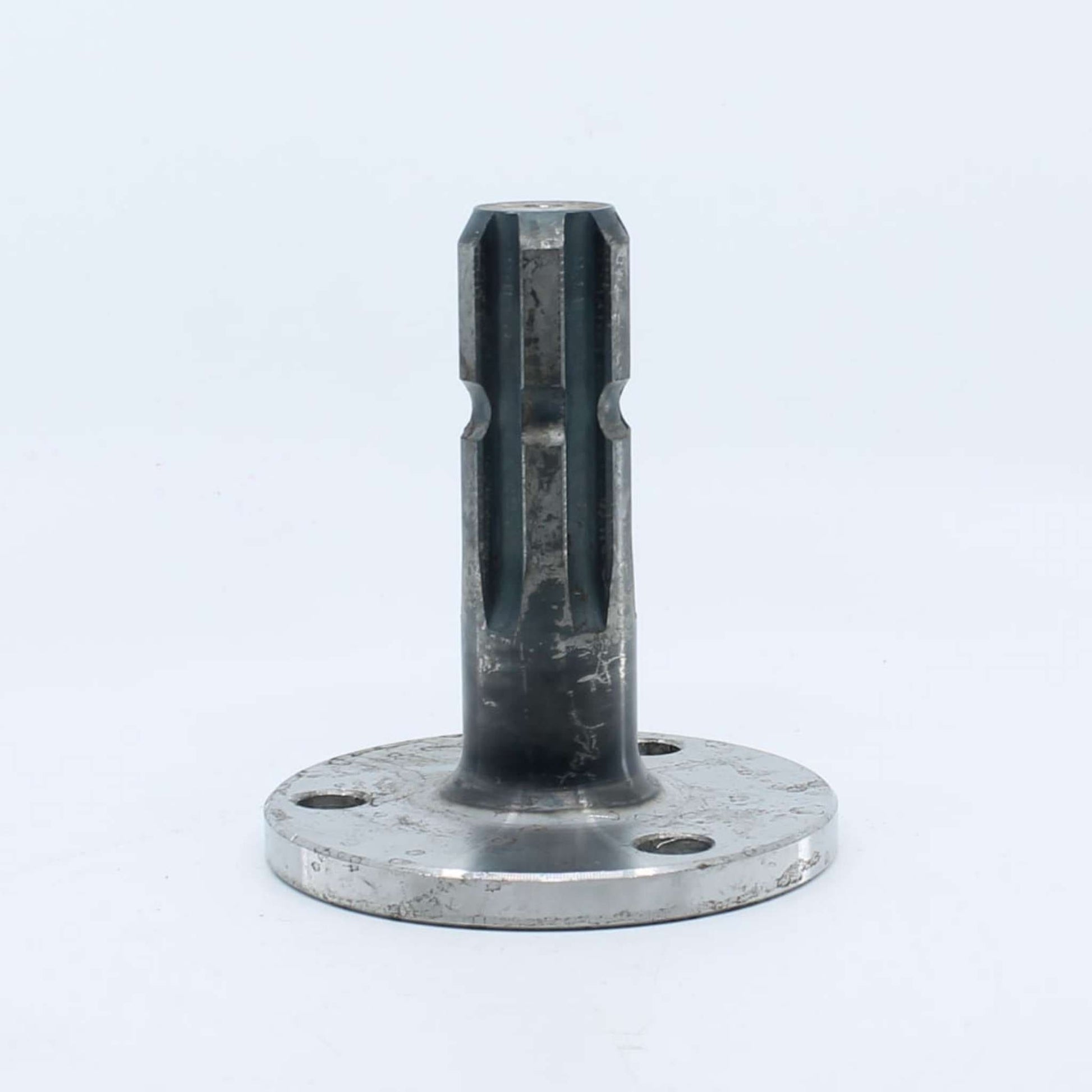 Eje estriado de 1 3/8 pulgadas con plato de fijación de 3 orificios para toma de fuerza de tractores Fiat y New Holland. Referencias originales 5186802 y 5149243.