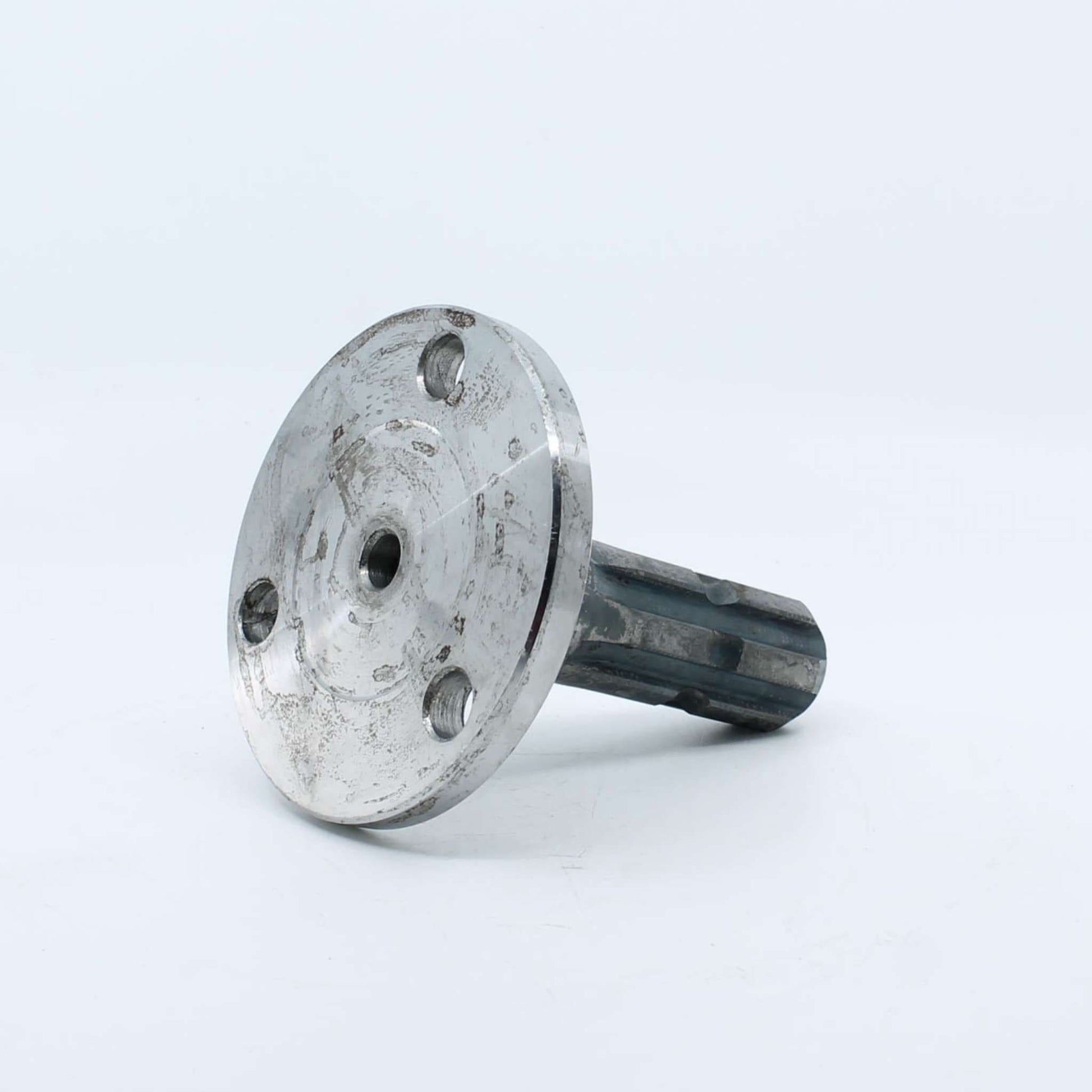 Eje estriado de 1 3/8 pulgadas con plato de fijación de 3 orificios para toma de fuerza de tractores Fiat y New Holland. Referencias originales 5186802 y 5149243.