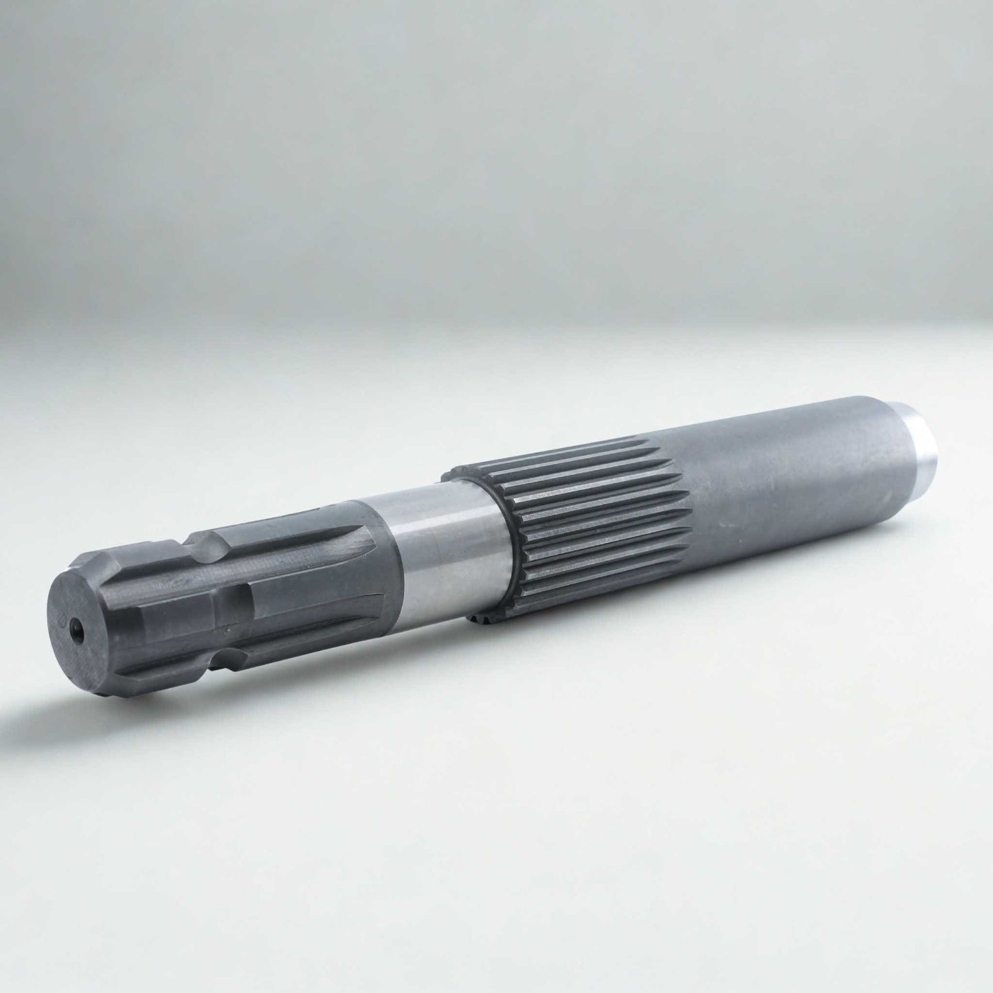 Eje principal original Bondioli & Pavesi para grupo 3150 de desbrozadora. Relación de transmisión 1:1. Repuesto reforzado para transmisiones de gran potencia.