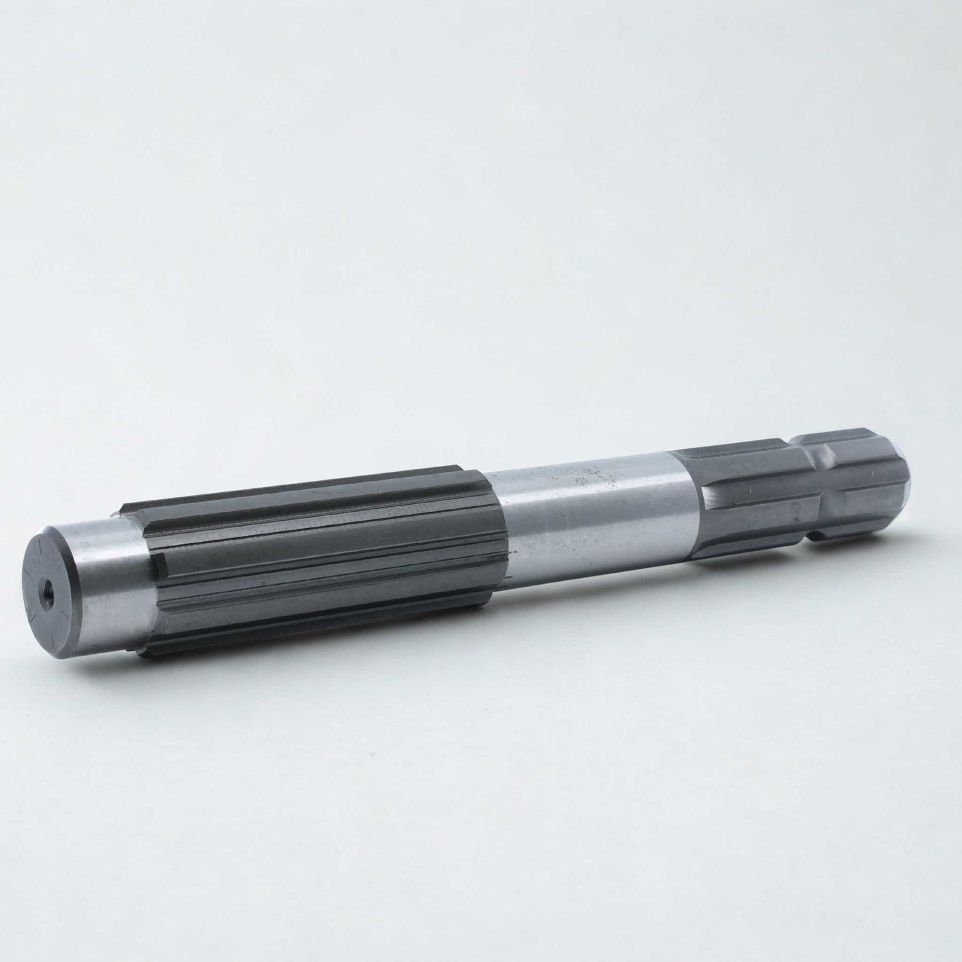 Eje principal de toma de fuerza (TDF) original de Battioni Pagani para bombas serie Garda. Repuesto oficial de alta resistencia para el sistema de transmisión. Estriado y dimensiones de fábrica.