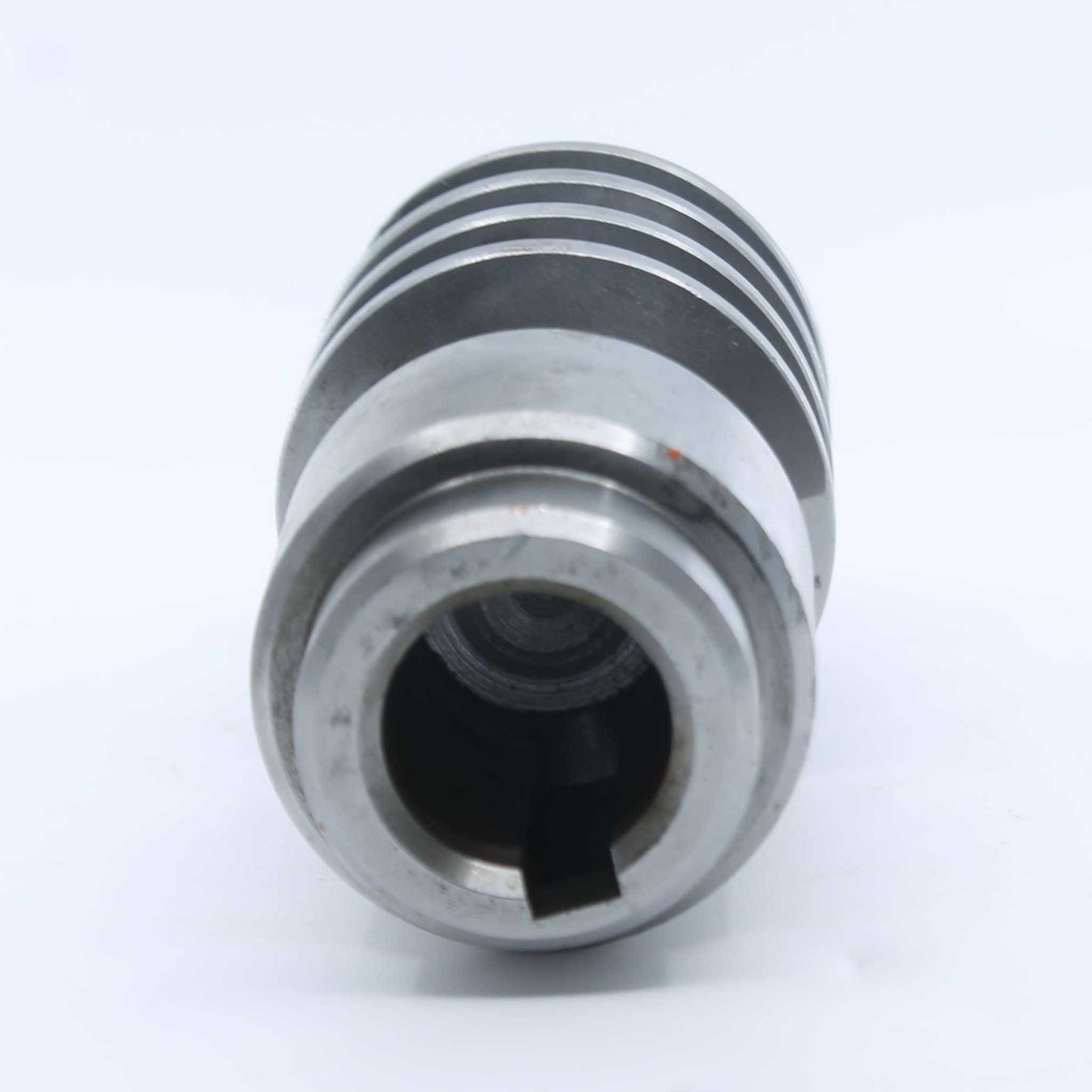 Eje o tornillo sin fin original de Battioni Pagani para el sistema de rotación del cañón de descarga. Repuesto oficial que garantiza un giro preciso y durabilidad ante vibraciones en cisternas.