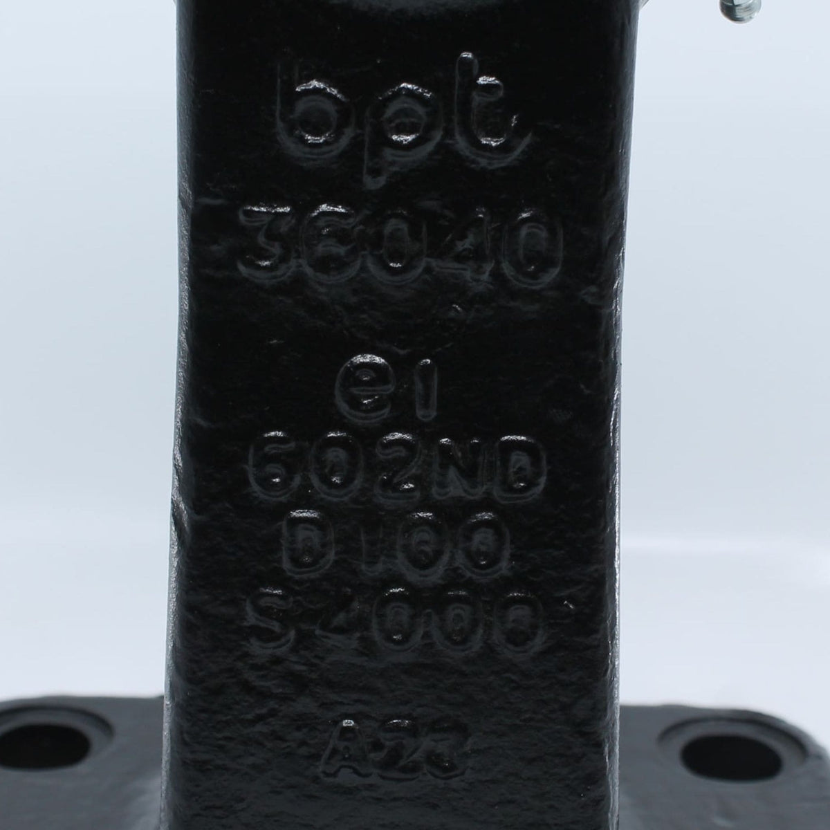Enganche de cuchara K80 para remolque de brida con 8 orificios y carga de 4.000 kg.
