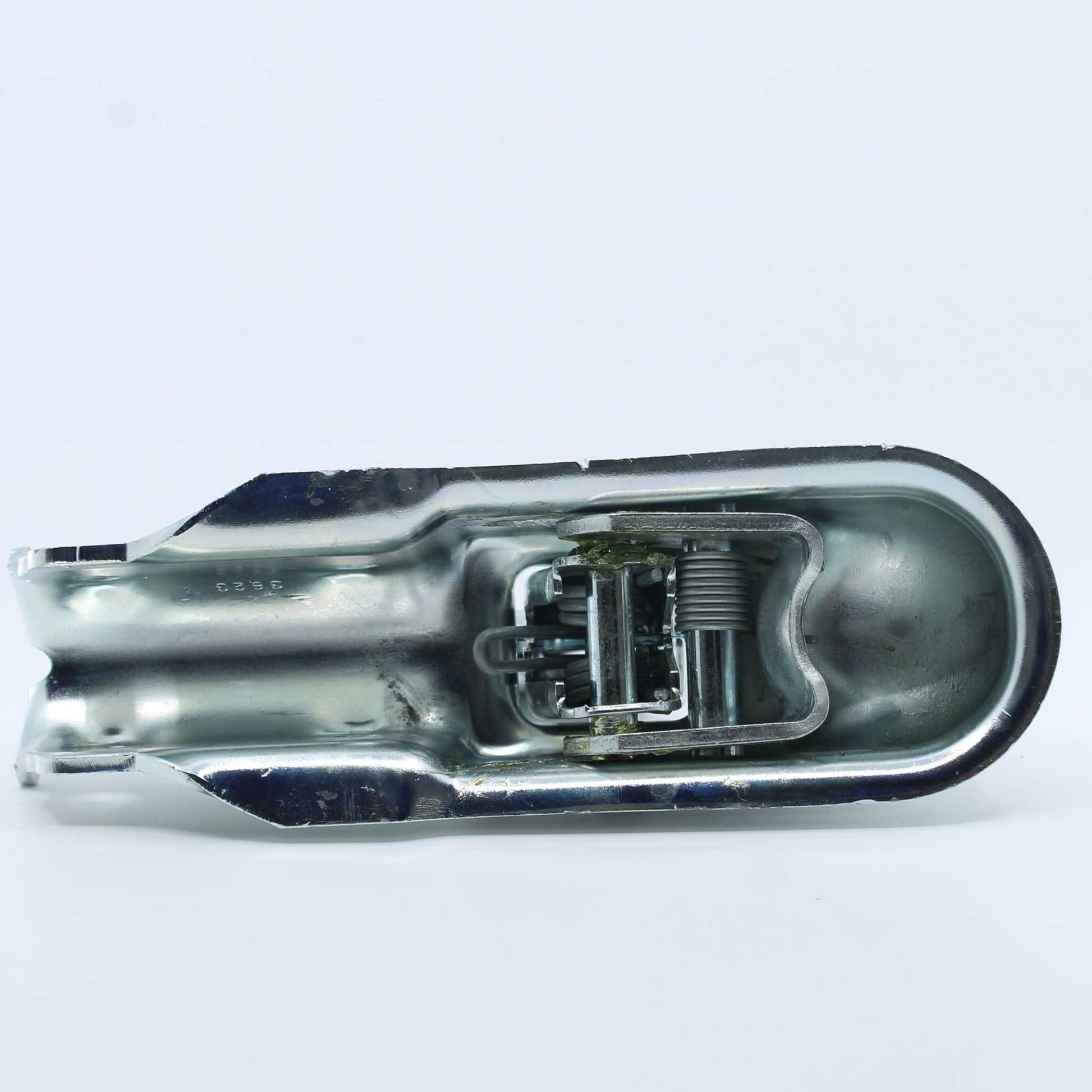 Enganche redondo para remolque, con un diámetro de 35 mm y una capacidad de carga de 750 kg.