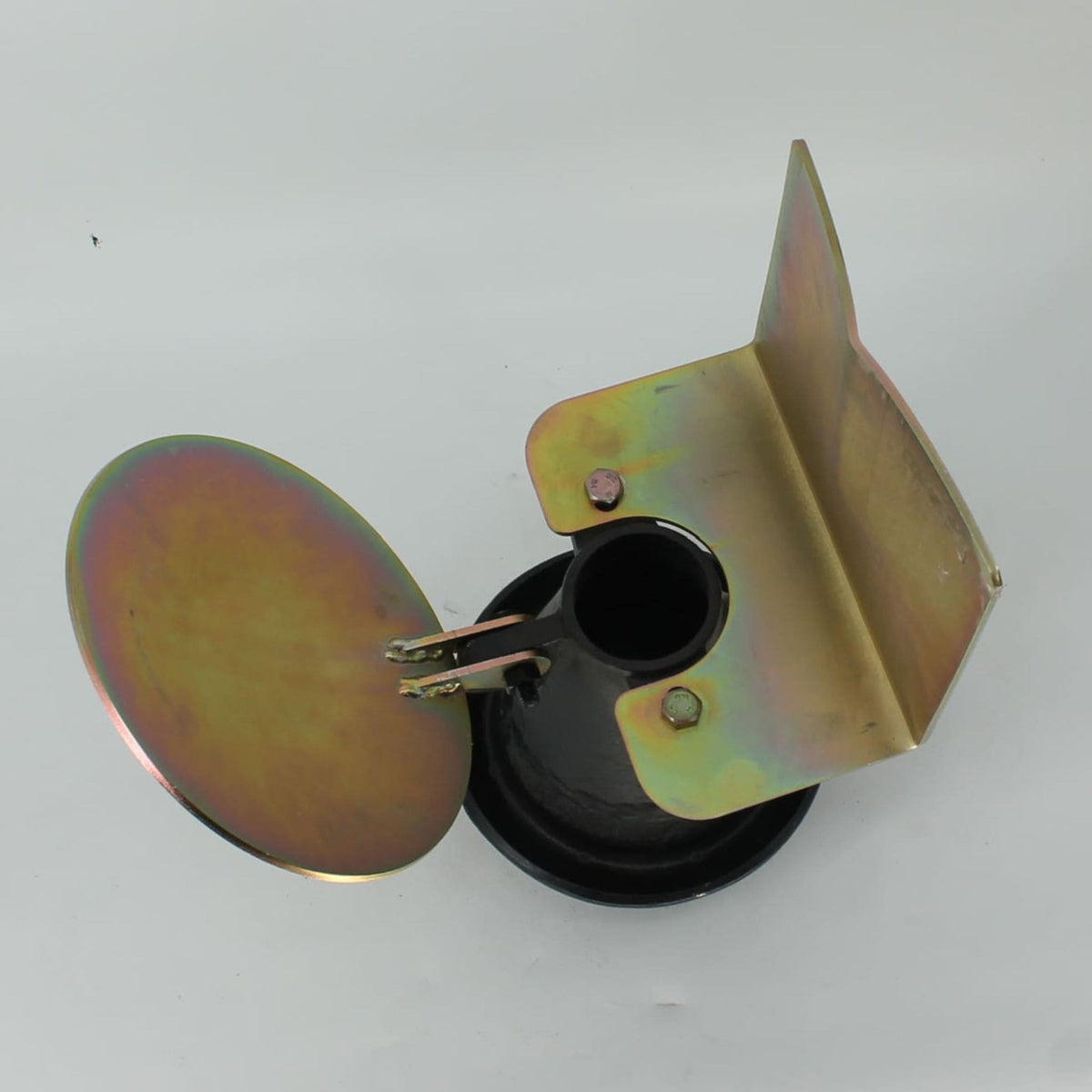 Esparcidor de purín Hertell de 150 mm de diámetro con cuchara deflectora, utilizado en la boca de salida de cisternas o cubas de purín.