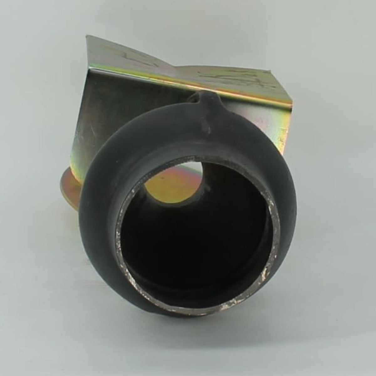Esparcidor de purín Hertell de 150 mm de diámetro con cuchara deflectora, utilizado en la boca de salida de cisternas o cubas de purín.