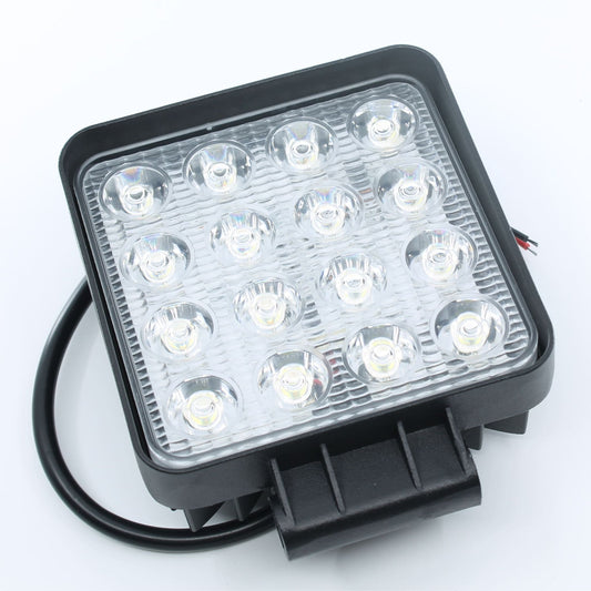 Faro de trabajo LED cuadrado (3.500 lúmenes, 48 W) para 12-24 V, con 16 LEDs, que funciona a 10-30 VDC, con homologación IP67, ideal para tractores y maquinaria agrícola.