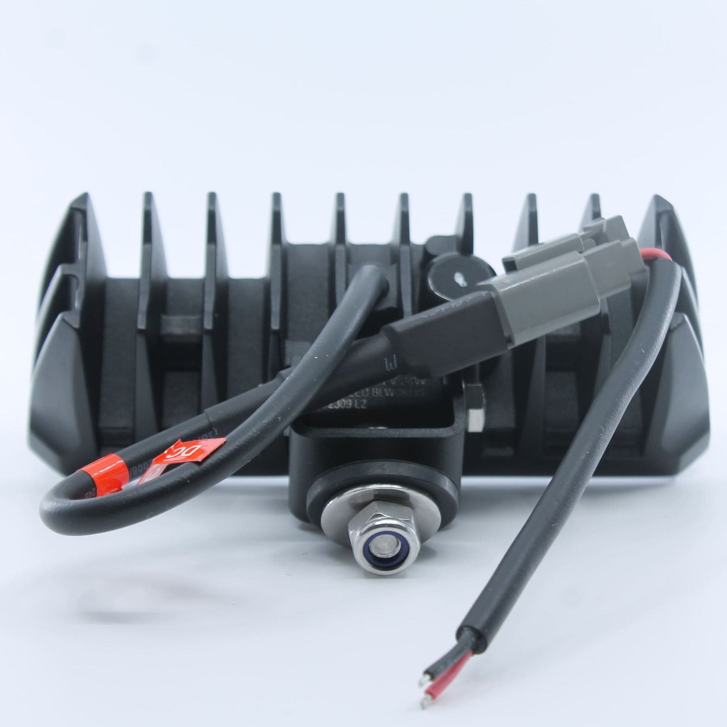 Faro de trabajo LED rectangular (2.600 lúmenes, 24 W) para 12-24 V, con 8 LEDs, que funciona a 10-30 VDC, con homologación E9, ideal para tractores y maquinaria agrícola.