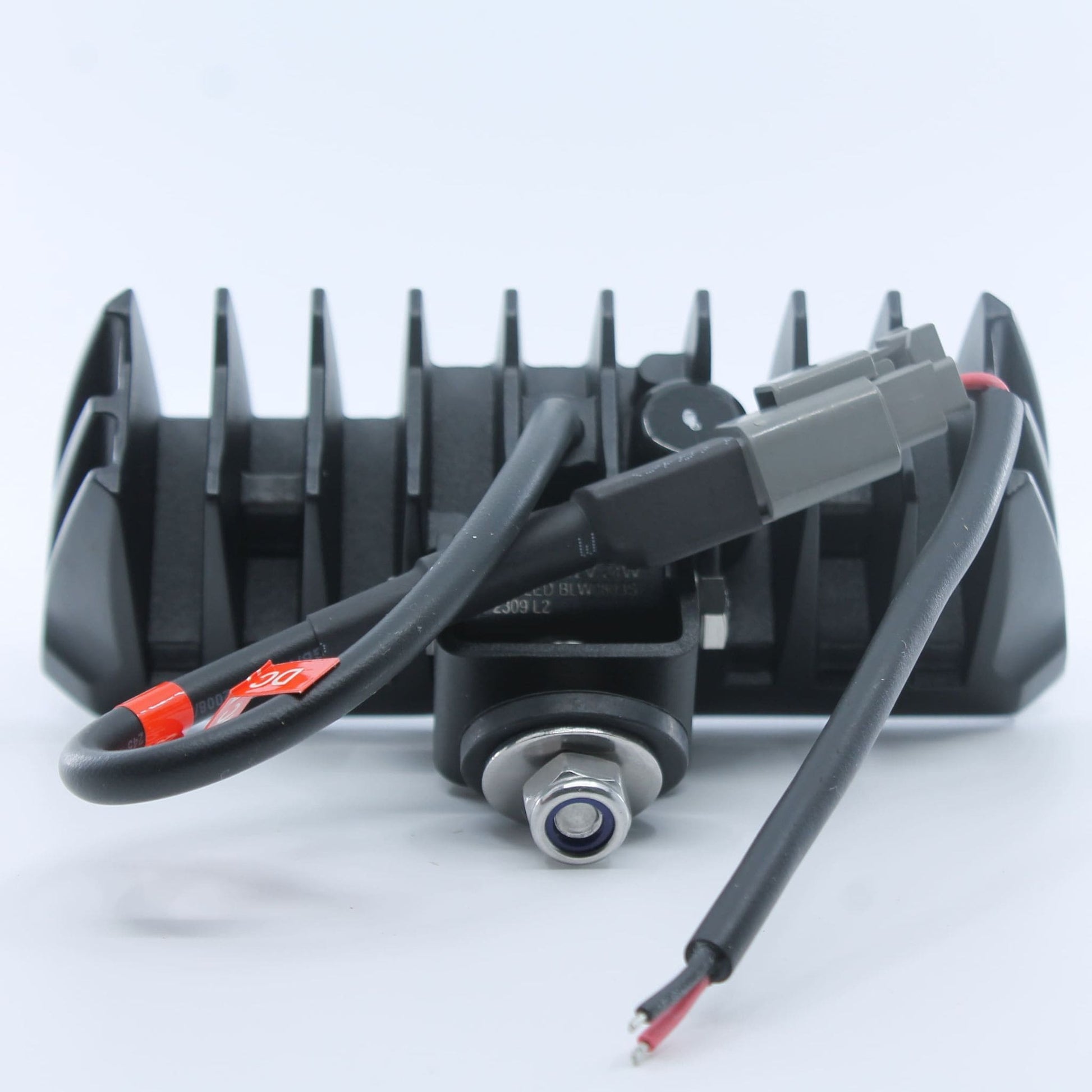 Faro de trabajo LED rectangular (2.600 lúmenes, 24 W) para 12-24 V, con 8 LEDs, que funciona a 10-30 VDC, con homologación E9, ideal para tractores y maquinaria agrícola.