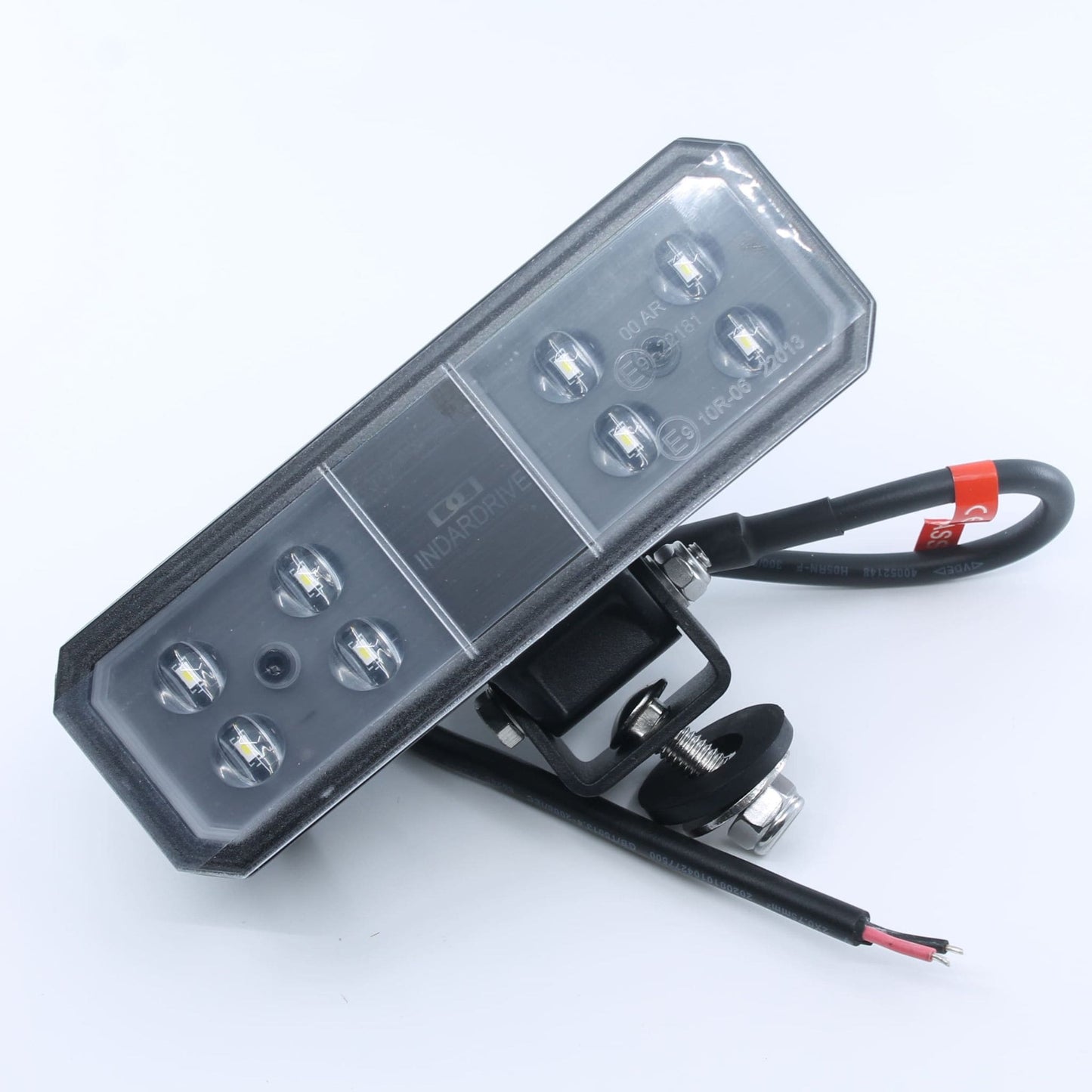 Faro de trabajo LED rectangular (2.600 lúmenes, 24 W) para 12-24 V, con 8 LEDs, que funciona a 10-30 VDC, con homologación E9, ideal para tractores y maquinaria agrícola.