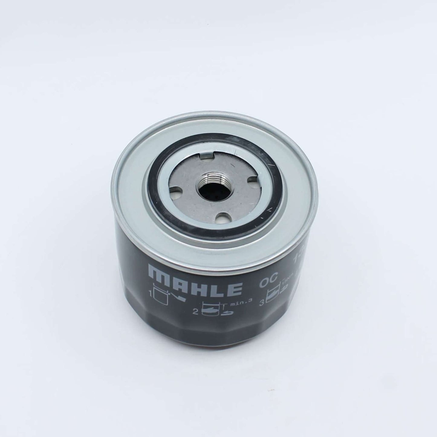 Filtro de aceite original MAHLE modelo OC 133. Filtro roscado blindado de color negro para motor térmico.
