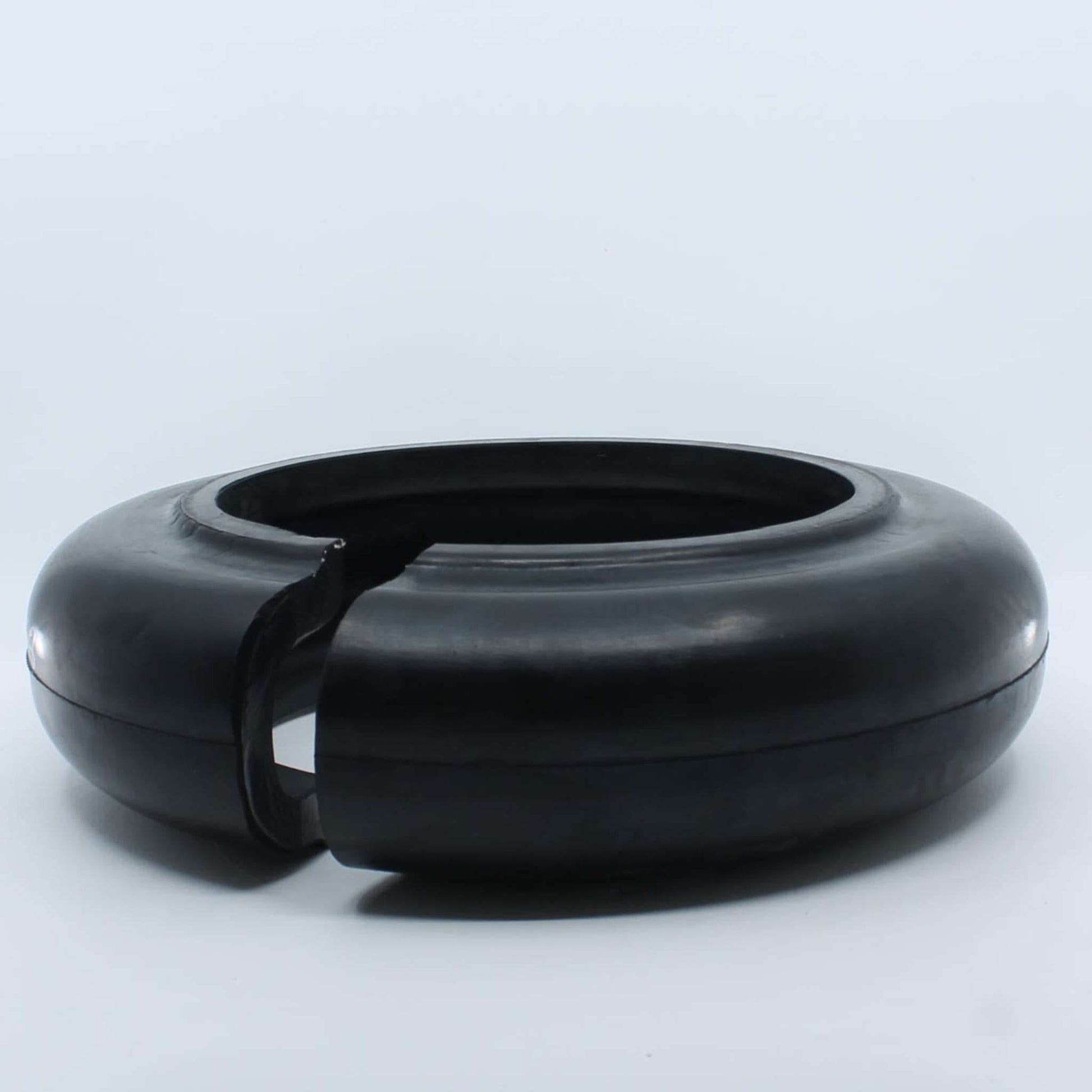 Flector elástico de caucho UNE M8 66/75 para desbrozadora con diámetro interior de 200 mm, exterior de 320 mm y grosor de 90 mm.
