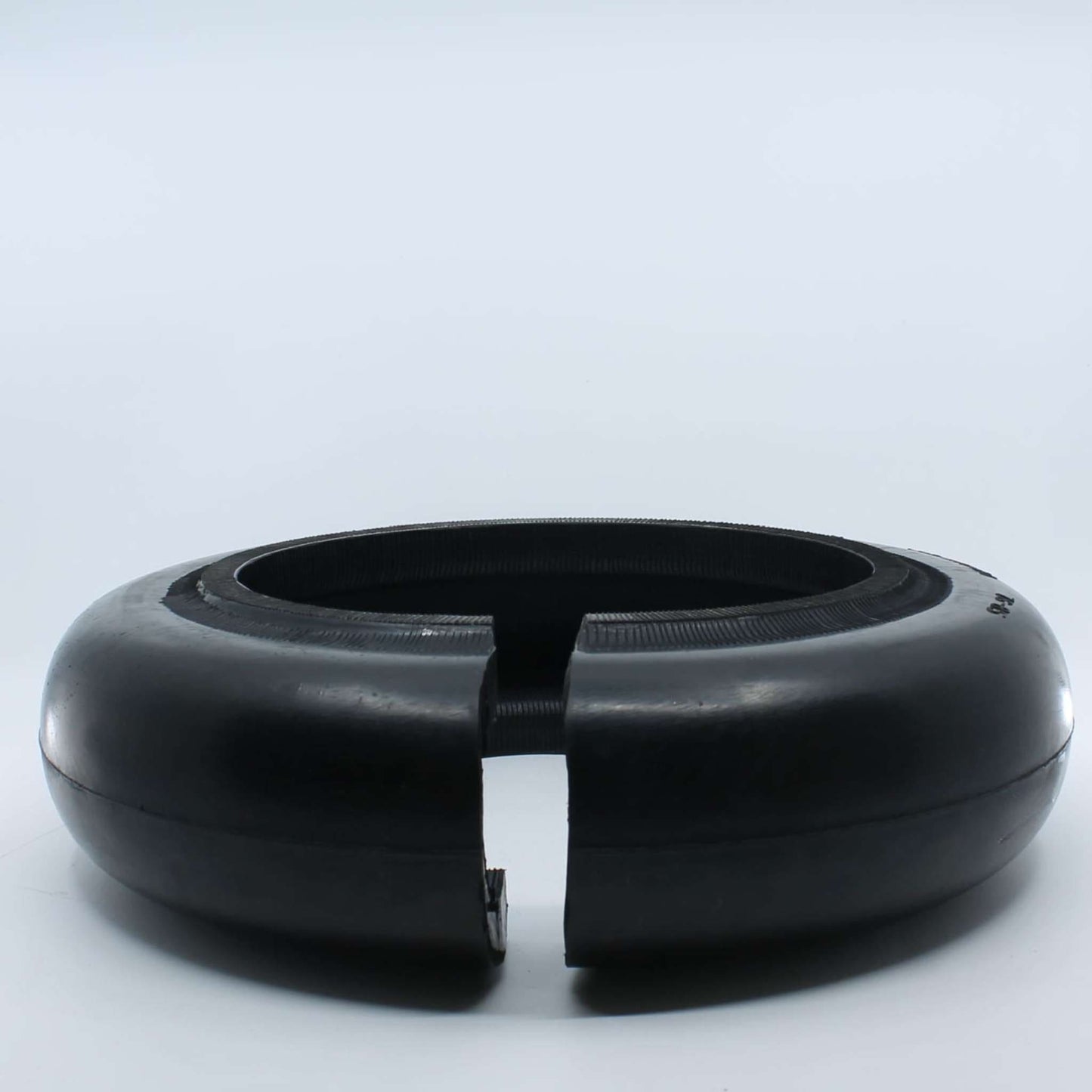 Flector elástico de caucho UNE M9 76/85 para desbrozadora con diámetro interior de 220 mm, exterior de 360 mm y grosor de 100 mm.
