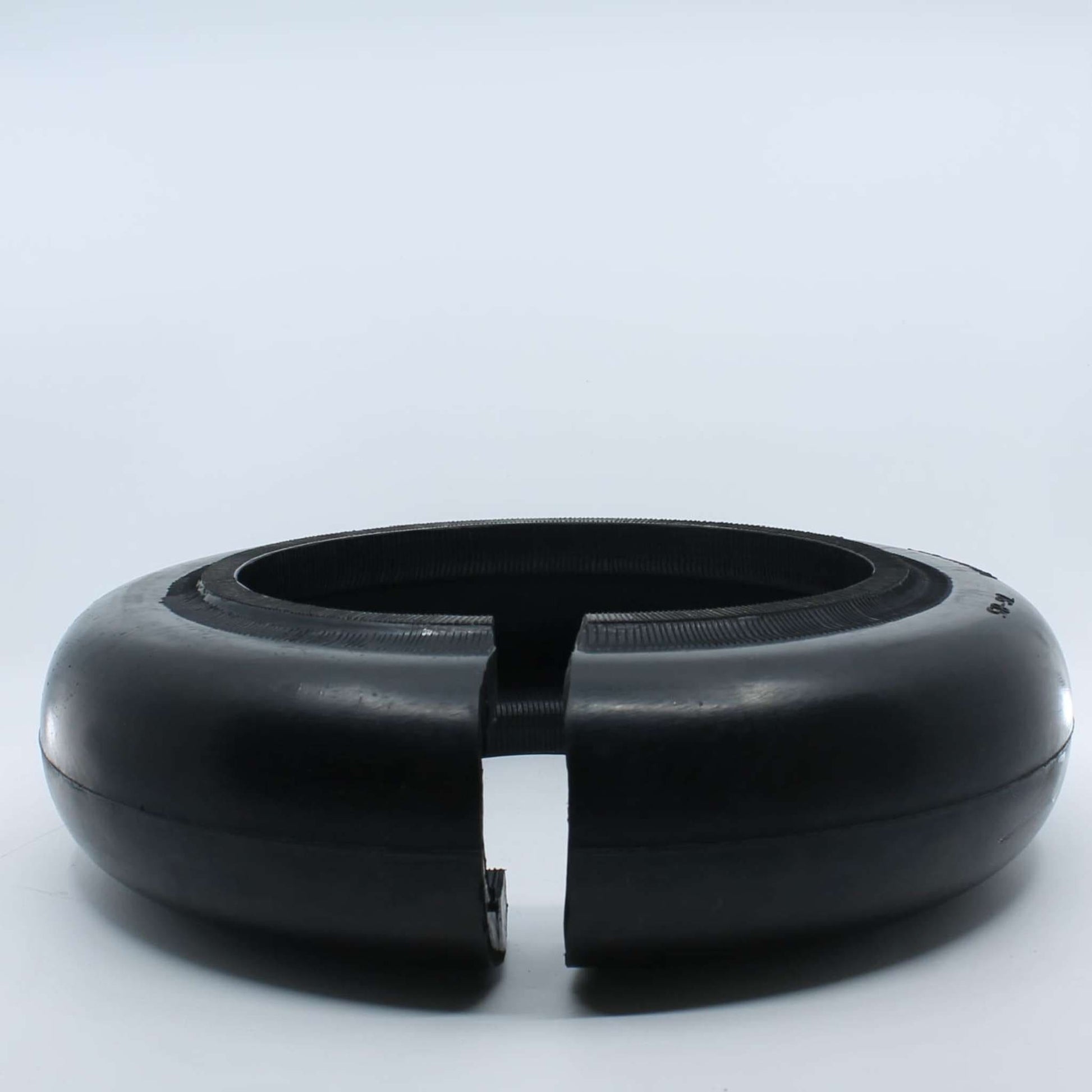 Flector elástico de caucho UNE M9 76/85 para desbrozadora con diámetro interior de 220 mm, exterior de 360 mm y grosor de 100 mm.
