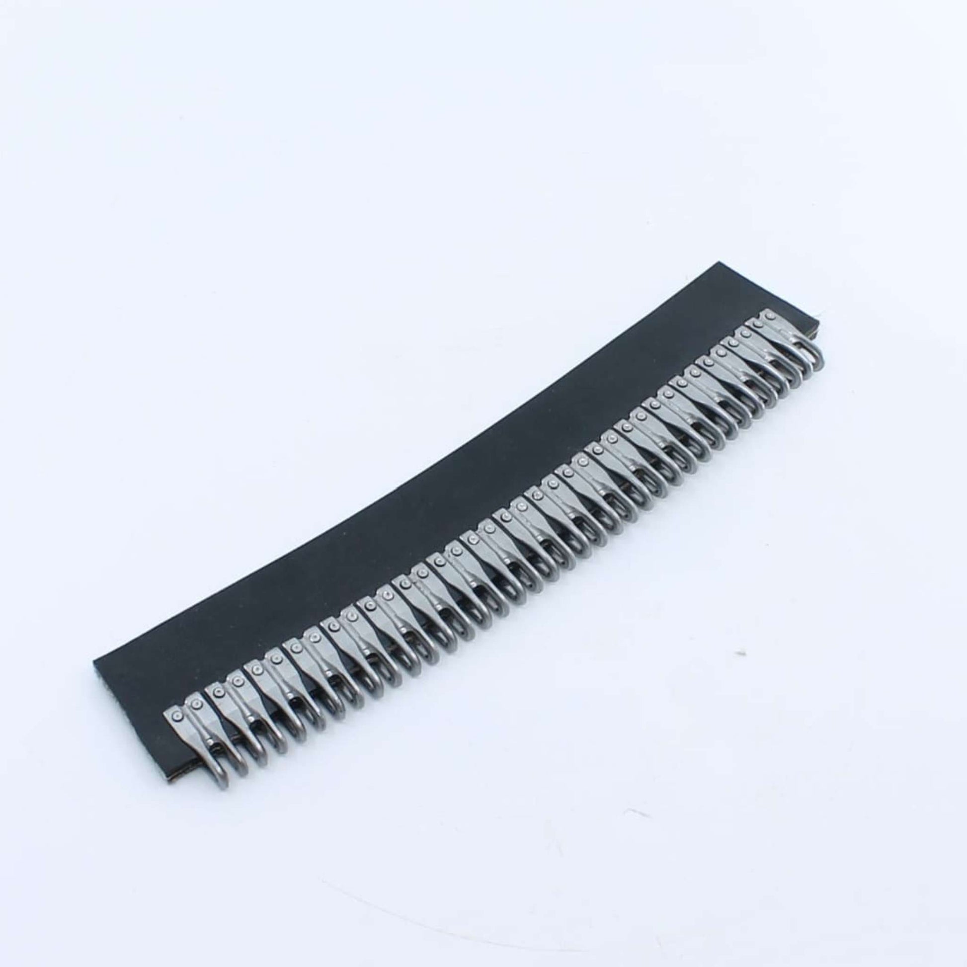 Grapadora profesional Mato Profi 19 de 175 mm para correas de rotoempacadora y otros accesorios de la serie.