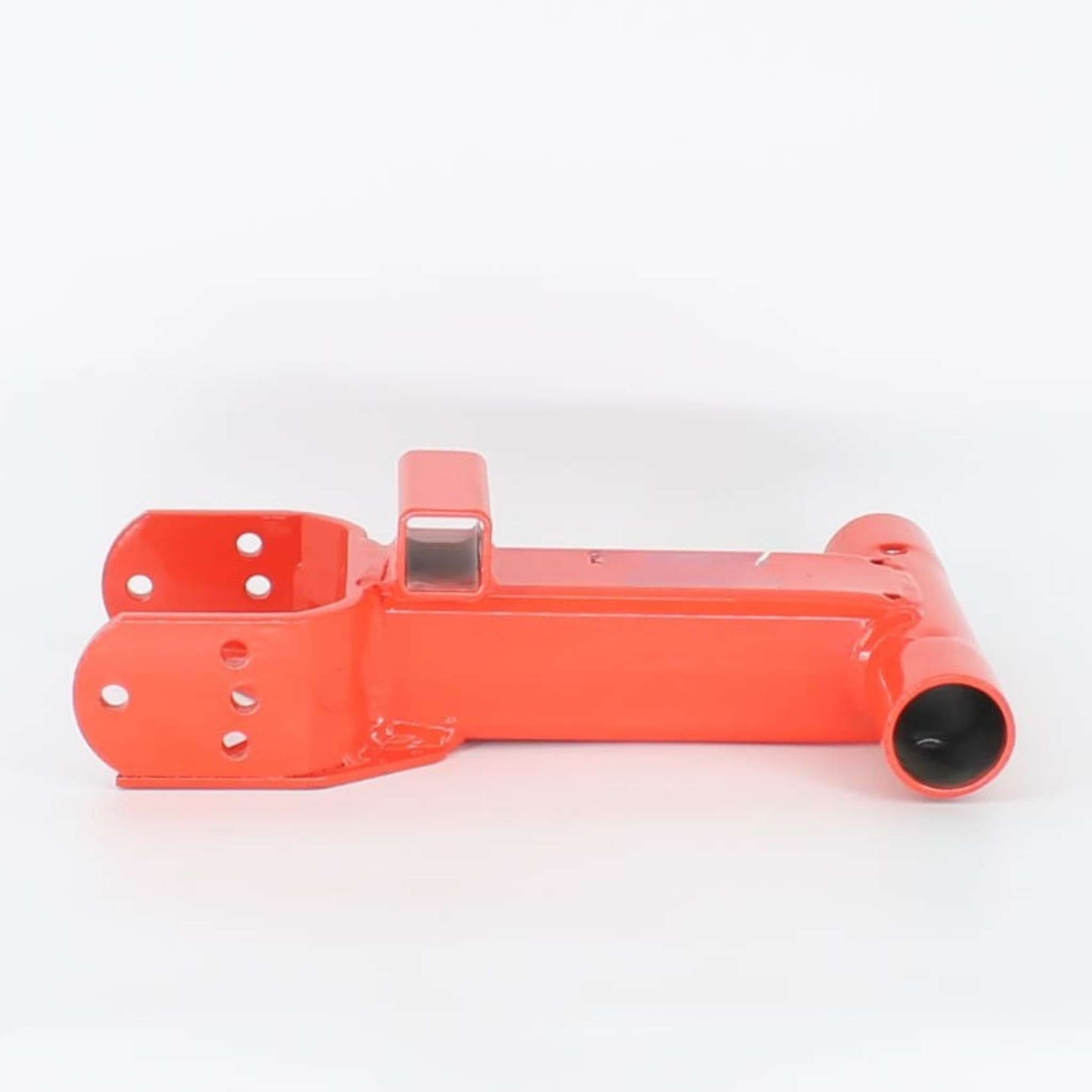 Horquilla articulación chasis original Gaspardo ref. 12217821 en posición 2. Soporte de acero rojo con acoplamiento en U multi-orificio y eje tubular para modelos FBR.