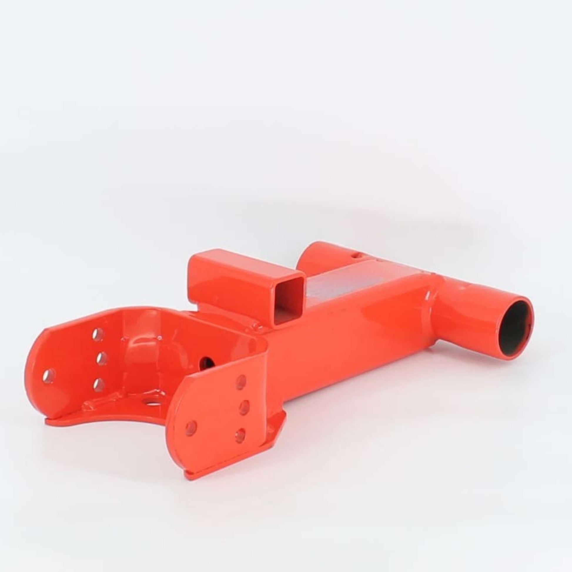 Horquilla articulación chasis original Gaspardo ref. 12217821 en posición 2. Soporte de acero rojo con acoplamiento en U multi-orificio y eje tubular para modelos FBR.