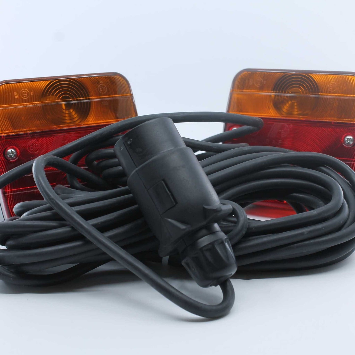 Kit de luces de señalización traseras universal de lámpara (bombilla) de 4 funciones, con fijación magnética, cable extensible de 2,5 a 9 metros, conector de 7 pines, 12 V y homologación E4, para remolque agrícola.