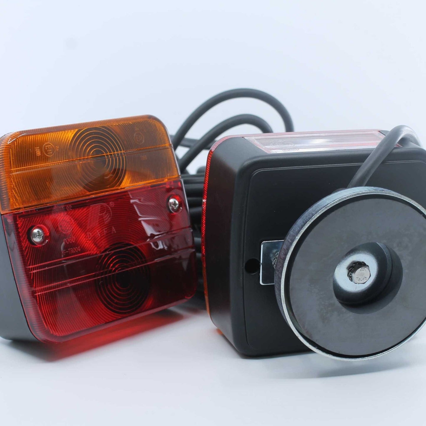 Kit de luces de señalización traseras universal de lámpara (bombilla) de 4 funciones, con fijación magnética, cable extensible de 2,5 a 9 metros, conector de 7 pines, 12 V y homologación E4, para remolque agrícola.