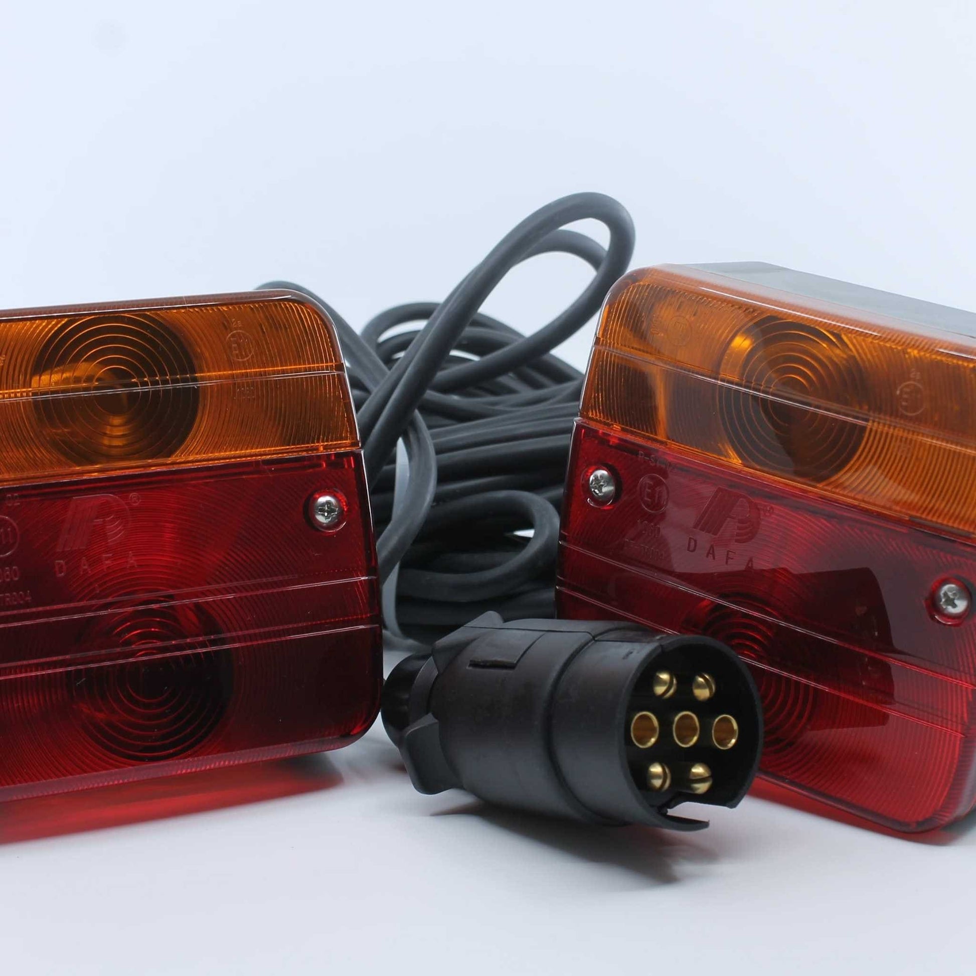 Kit de luces de señalización traseras universal de lámpara (bombilla) de 4 funciones, con fijación magnética, cable extensible de 2,5 a 9 metros, conector de 7 pines, 12 V y homologación E4, para remolque agrícola.