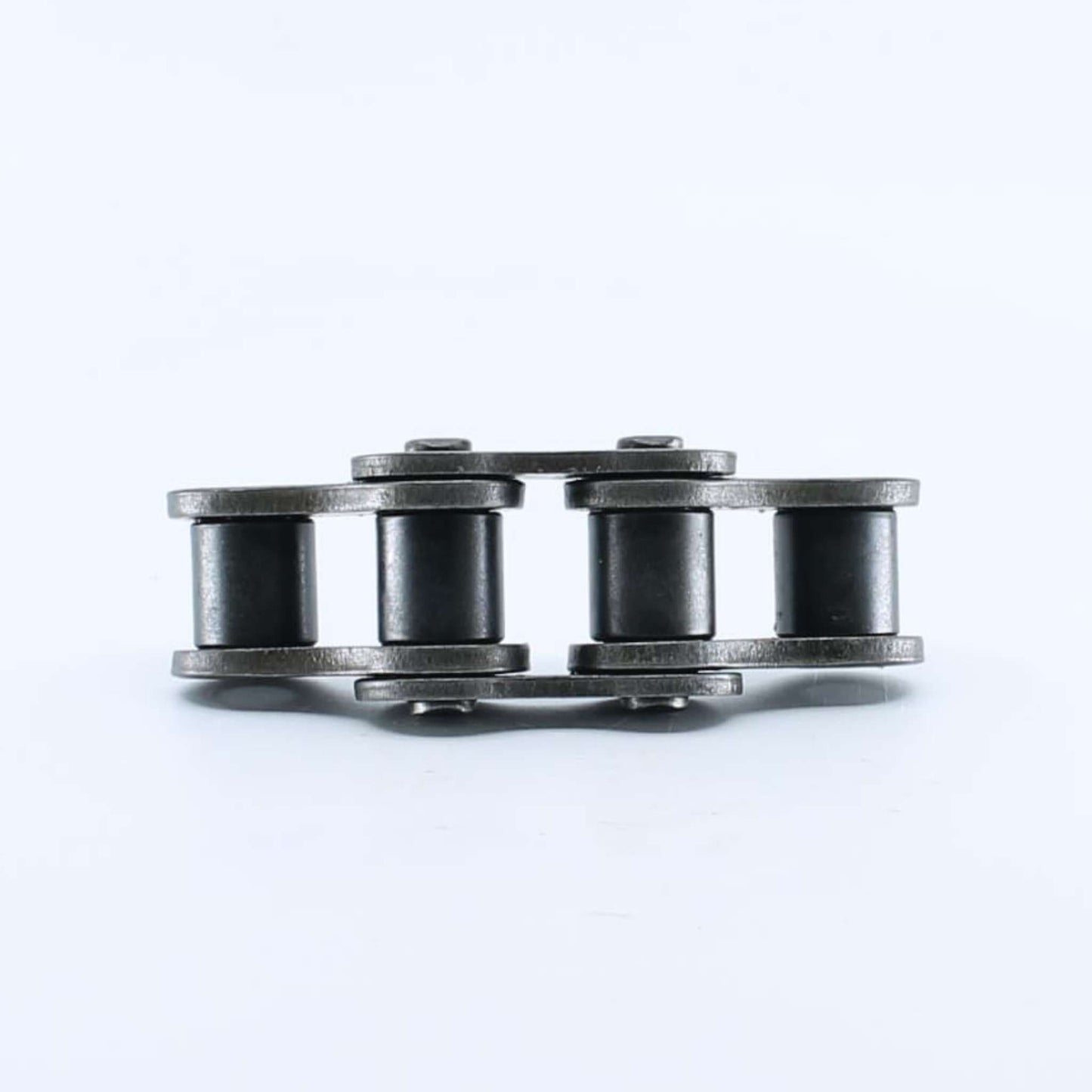 Kit de reparación para rotoempacadora Krone Fortima que incluye tramo de cadena de 3 mallas y eslabón de unión con clip. Referencias originales 9206070 y 9222960.