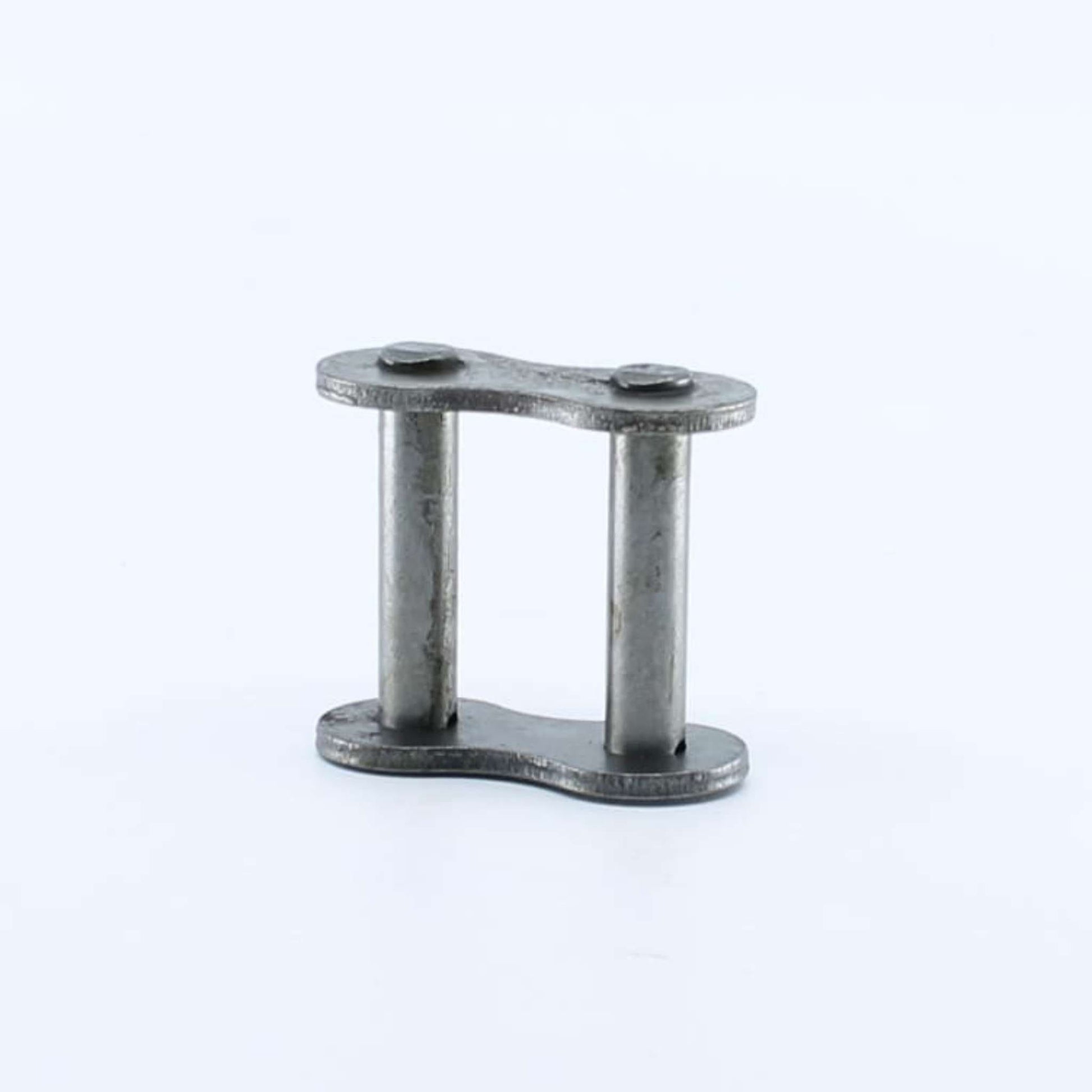 Kit de reparación para rotoempacadora Krone Fortima que incluye tramo de cadena de 3 mallas y eslabón de unión con clip. Referencias originales 9206070 y 9222960.