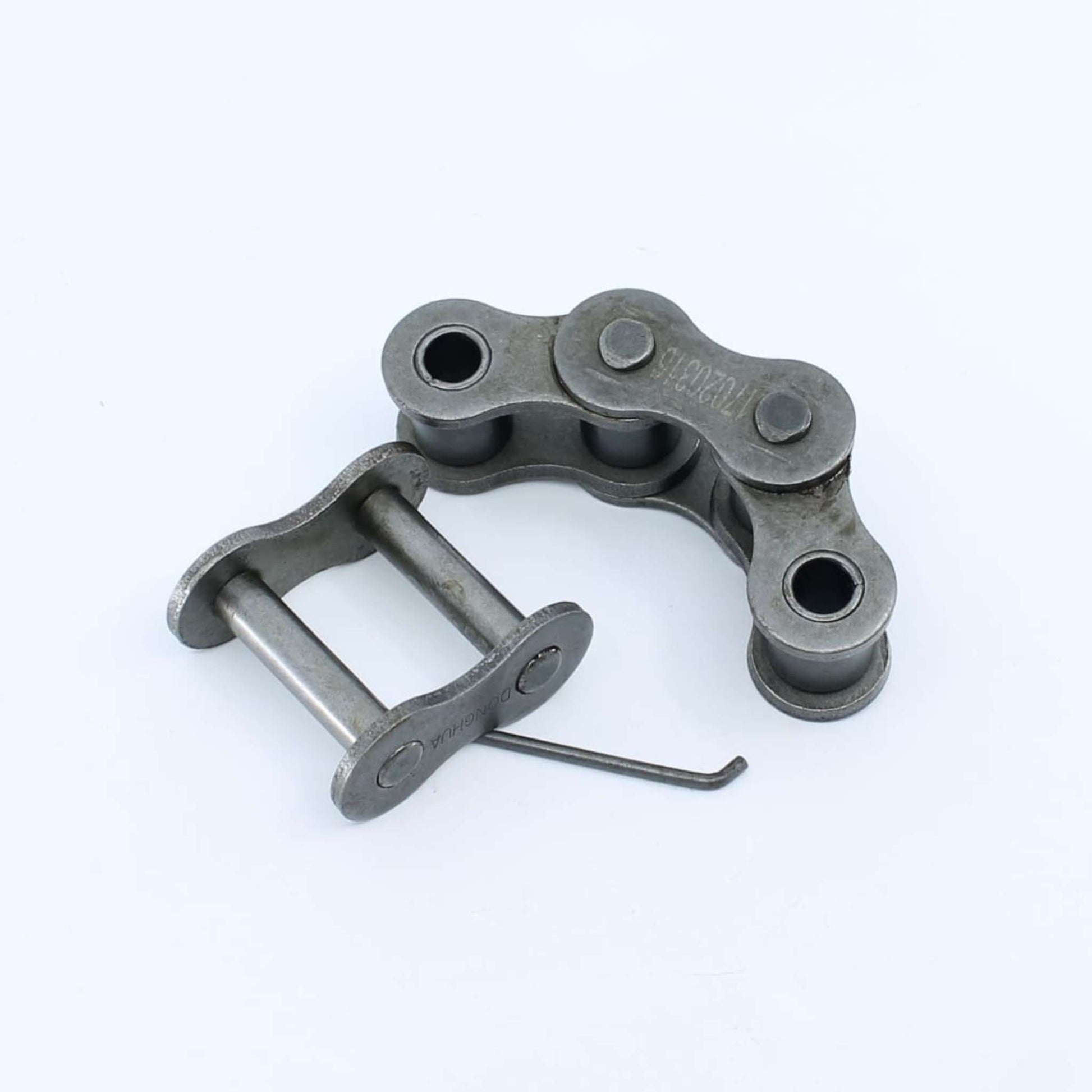 Kit de reparación para rotoempacadora Krone Fortima que incluye tramo de cadena de 3 mallas y eslabón de unión con clip. Referencias originales 9206070 y 9222960.