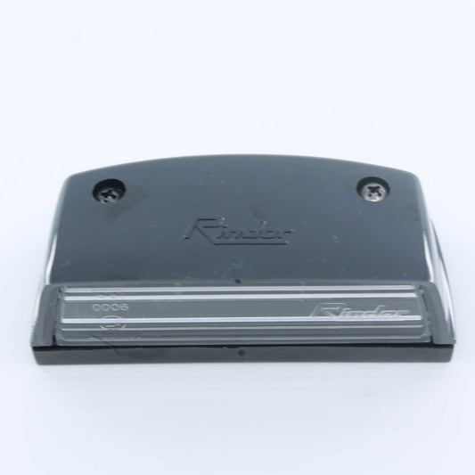 Luz de matrícula de bombilla de la marca Rinder, voltaje 12 V y homologado. No incluye bombilla, ni cable.