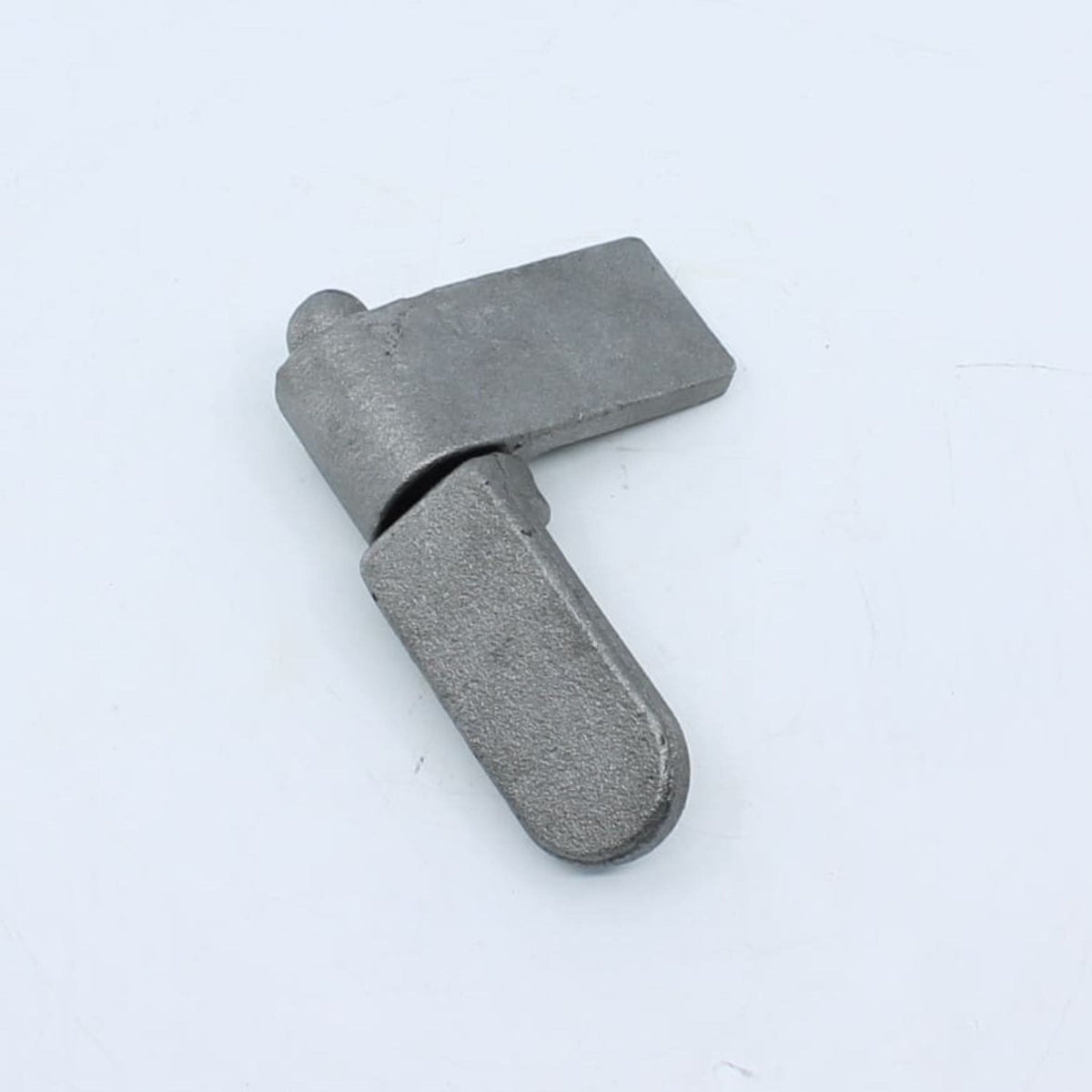Macho de bisagra forjado con pasador de 15 mm y pala de 70 x 30 mm para soldar en remolque.
