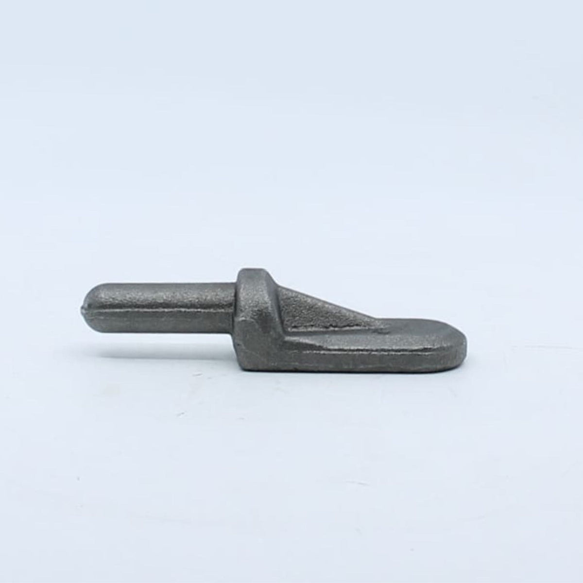 Macho de bisagra forjado con pasador de 15 mm y pala de 70 x 30 mm para soldar en remolque.
