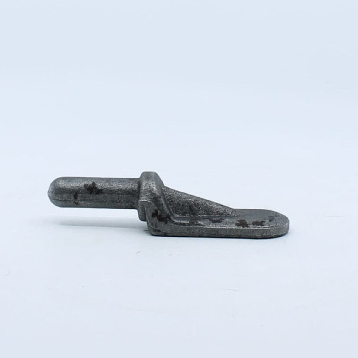 Macho de bisagra forjado con pasador de 17 mm y pala de 75 x 34 mm para soldar en remolque.
