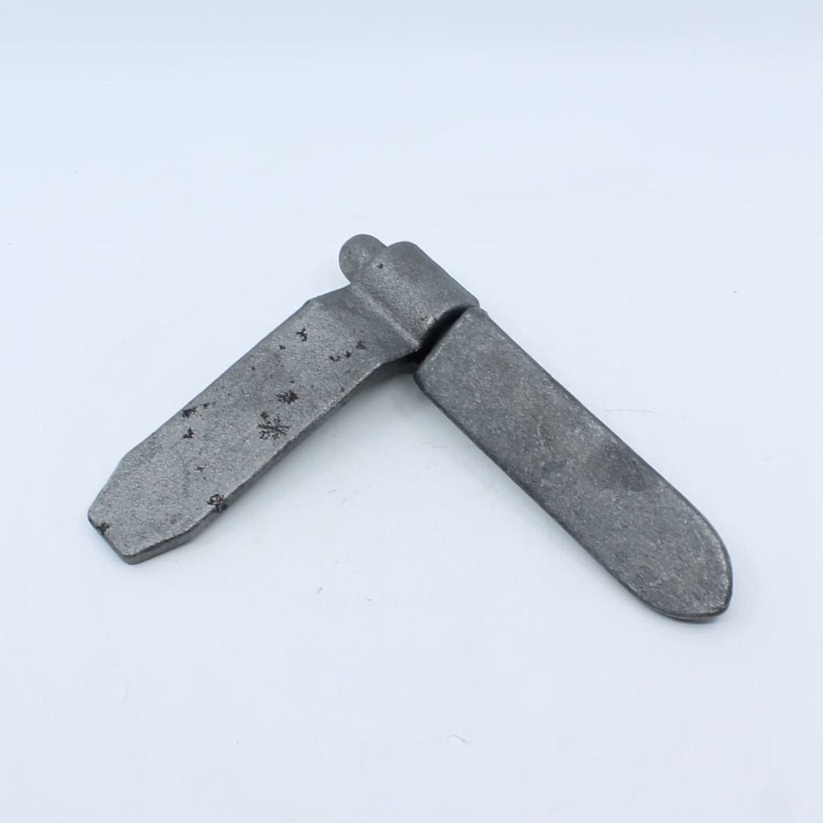 Macho de bisagra forjado con pasador de 19 mm y pala de 135 x 35 mm para soldar en remolque.

