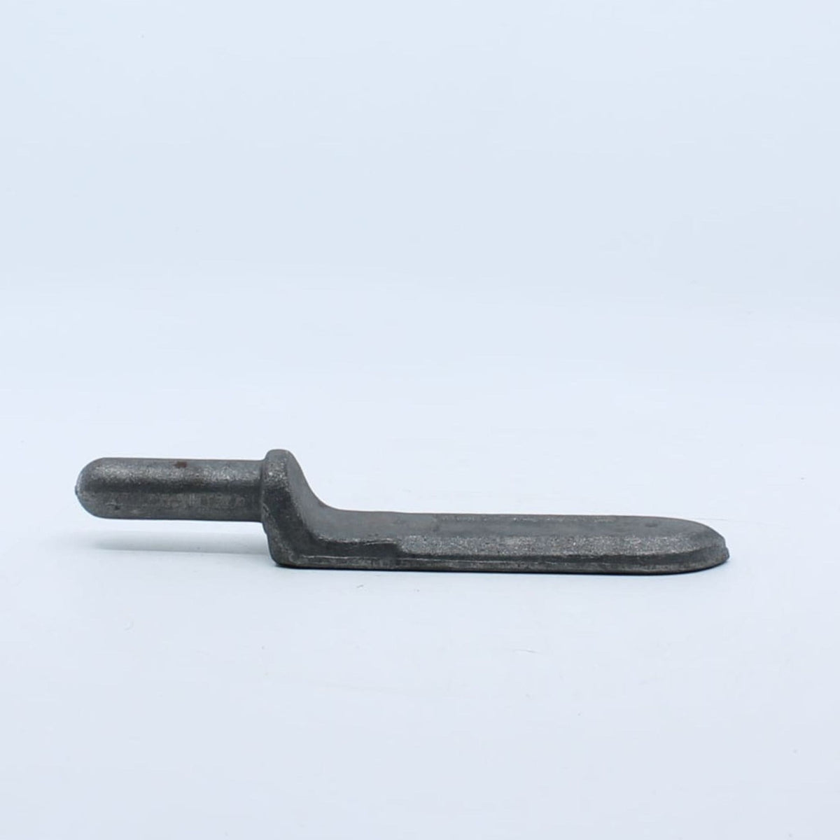 Macho de bisagra forjado con pasador de 19 mm y pala de 135 x 35 mm para soldar en remolque.
