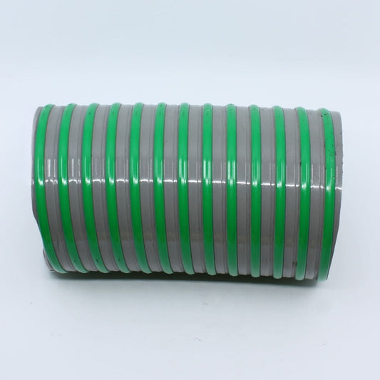 Manguera verde flexible de aspiración con espiral de refuerzo de diámetro 6 pulgadas (152 mm) en tramo de 5 metros.
