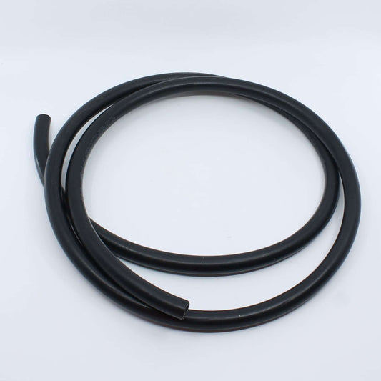Manguera flexible de caucho negro para circuito de gasóleo de 10 mm de diámetro interior, disponible a la venta por metros lineales.
