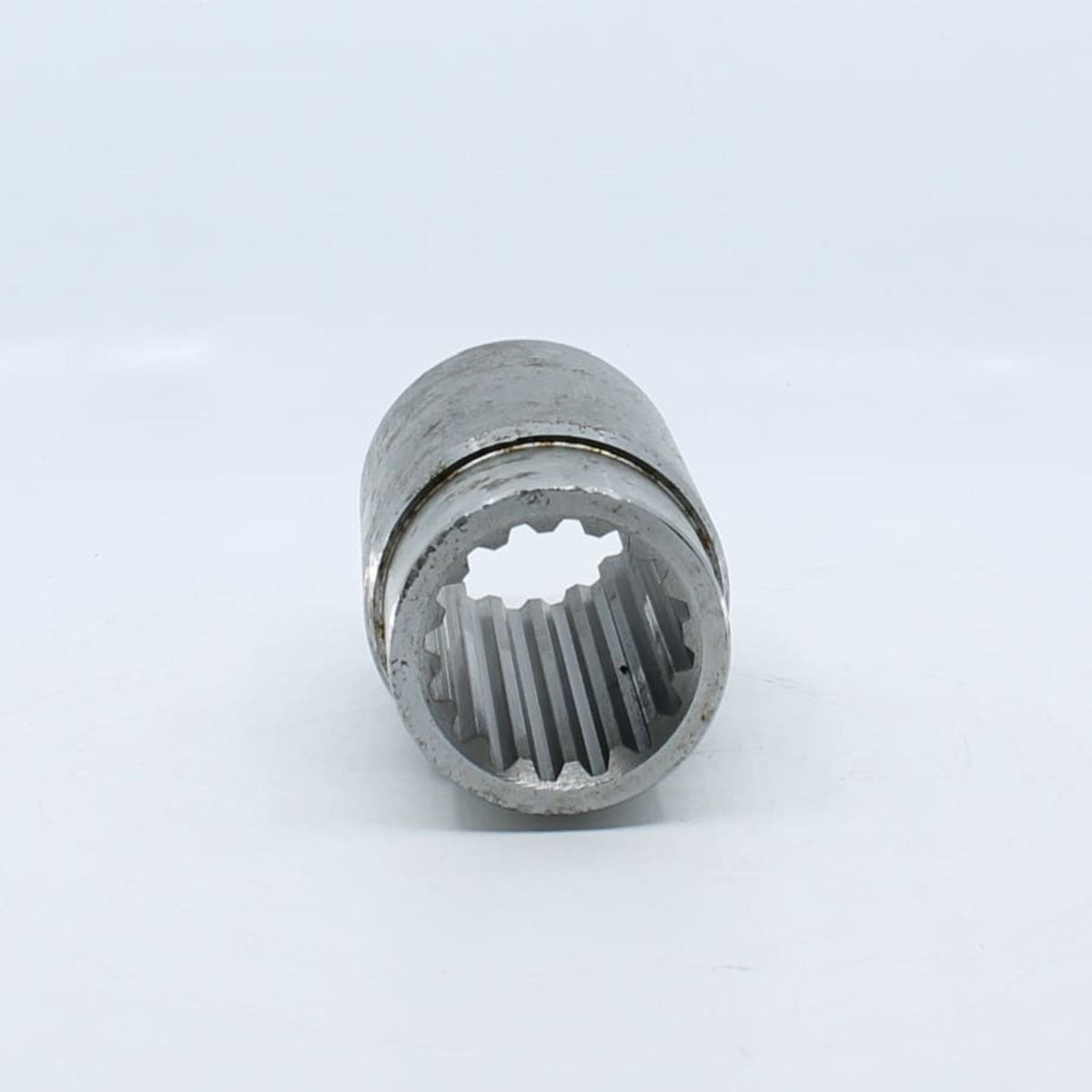 Manguito estriado cuna de diámetro 45, 120 mm de longitud con 16 estrías (Z16).
