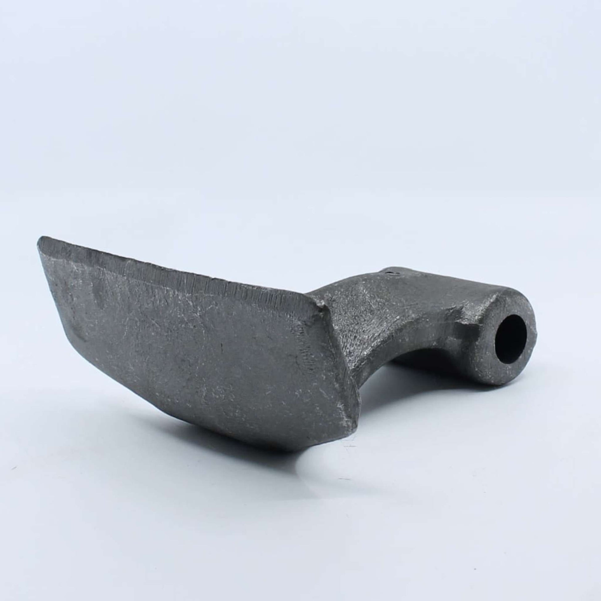 Martillo de acero forjado para desbrozadora o trituradora con base de corte de 160 mm, cabeza de acoplamiento de 70 mm y taladro de paso de 20,5 mm.