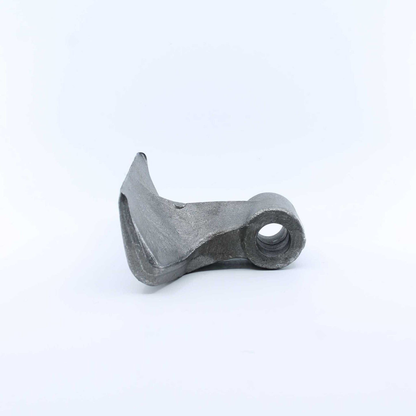 Martillo M1020 para desbrozadora con medidas 60x145 mm y agujero de 20,5mm. Compatible con Agrimaster y otras marcas, modelo universal. Recambio reforzado de alta resistencia.