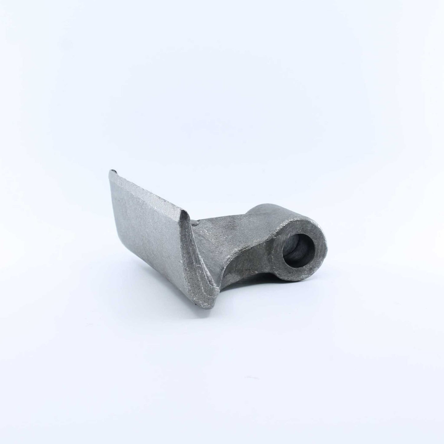 Martillo M1020 para desbrozadora con medidas 60x145 mm y agujero de 20,5mm. Compatible con Agrimaster y otras marcas, modelo universal. Recambio reforzado de alta resistencia.