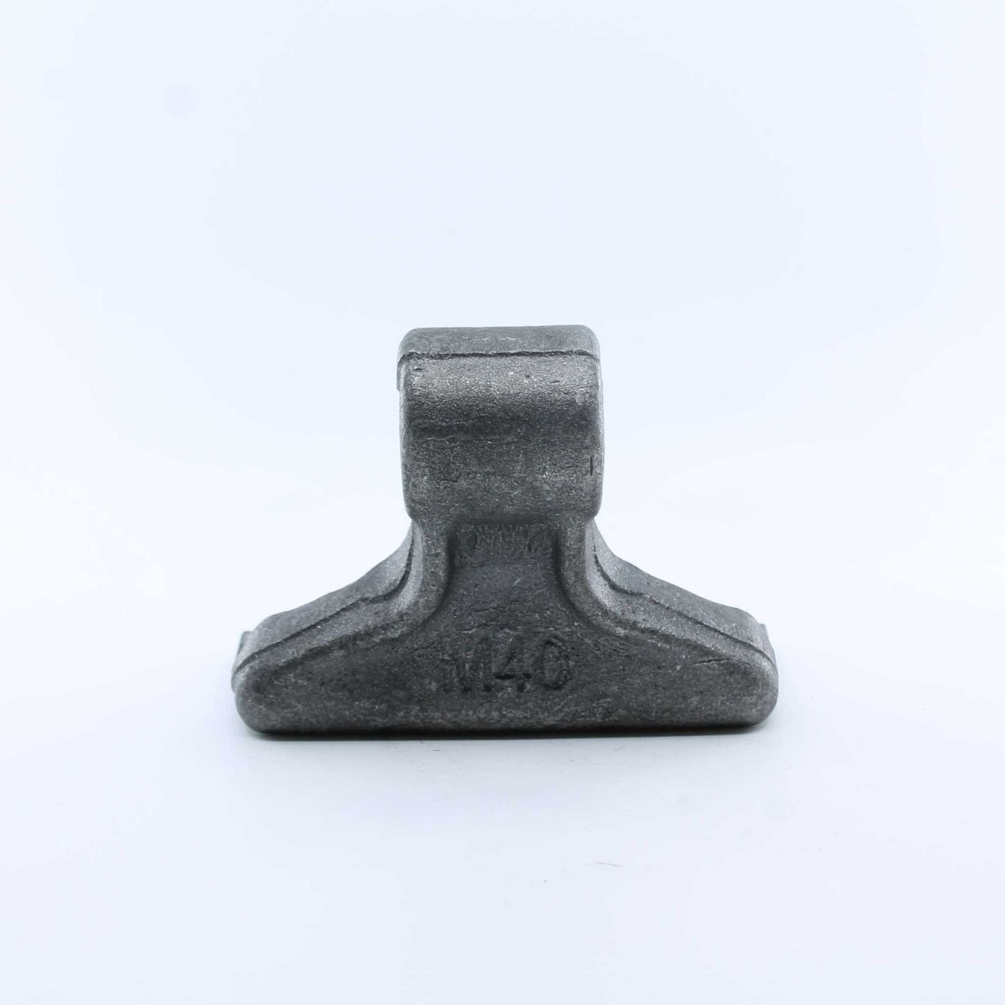Martillo M40 para desbrozadora con medidas 40x120 mm y agujero de 18,5mm. Compatible con Alpego y  OMARV. Recambio reforzado de alta resistencia.
