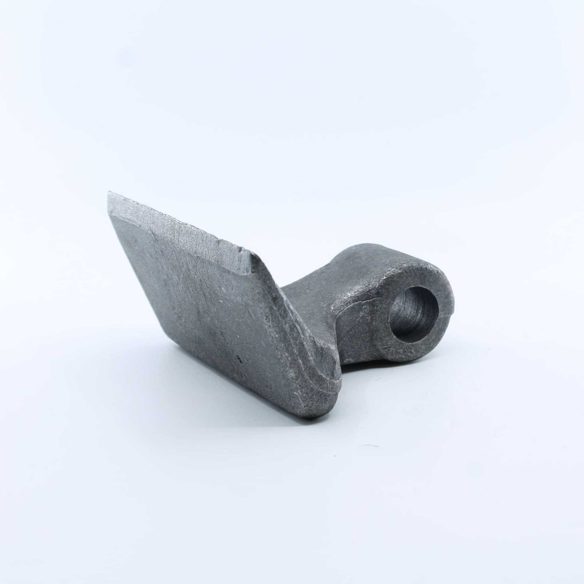 Martillo M40 para desbrozadora con medidas 40x120 mm y agujero de 18,5mm. Compatible con Alpego y  OMARV. Recambio reforzado de alta resistencia.