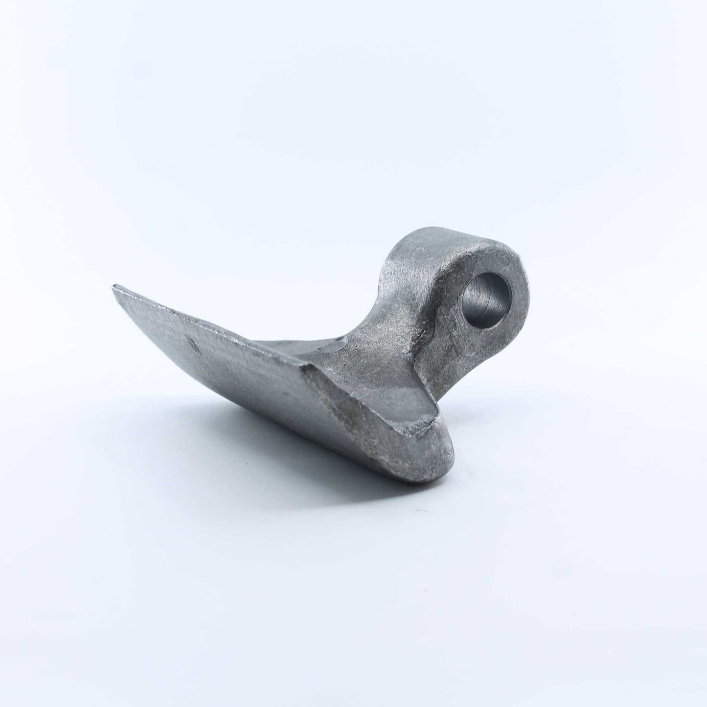 Martillo M50 para desbrozadora con medidas 40x137 mm y agujero de 16,5mm. Compatible con Zeppelin, Berti, Breviglieri / Breviagri, Herder, Müthing, Girax y SaMASZ. Recambio reforzado de alta resistencia.