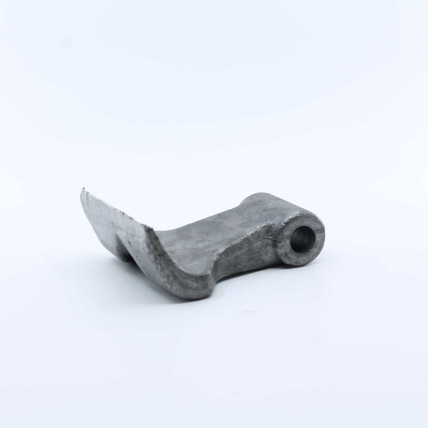 Martillo M73 para desbrozadora con medidas 44x80 mm y agujero de 12,5mm. Modelo universal. Recambio reforzado de alta resistencia.