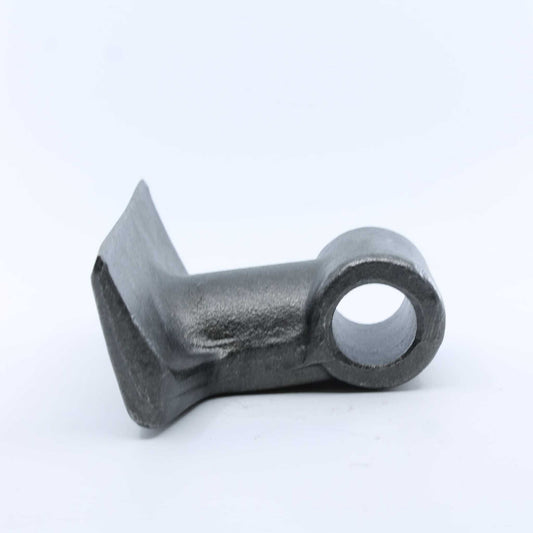 Martillo M74 con medidas 60x151 mm y agujero de 28,5 mm compatible con desbrozadoras Cancela. Recambio forestal de alta resistencia.