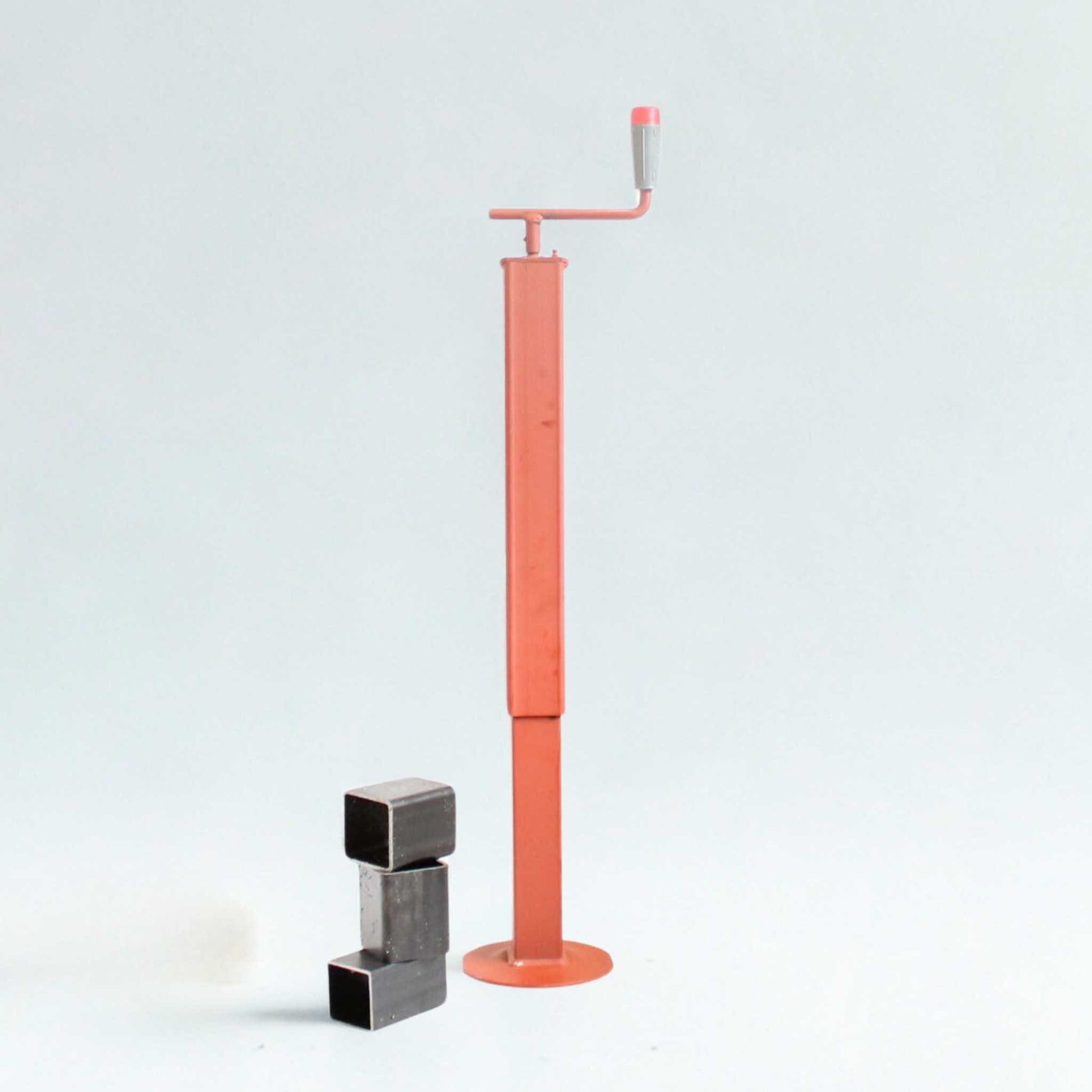 Pata de apoyo SIMOL con manivela superior para remolque agrícola, con un diámetro de 60 mm y una capacidad de carga máxima de 600 kg.