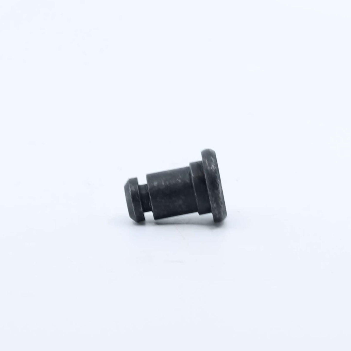Perno de sujeción portacuchillas adaptable para segadora Lely Splendimo. Diámetro 18/16 mm y longitud 32 mm, referencia 412490388.
